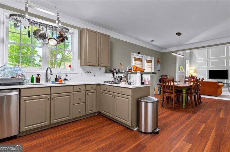 4 bedroom, 2.5 bathroom, 2,696 sq ft single family residence for sale at 4000 Weatherford Circle, Alpharetta, GA 30009 — photo 9