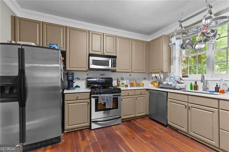 4 bedroom, 2.5 bathroom, 2,696 sq ft single family residence for sale at 4000 Weatherford Circle, Alpharetta, GA 30009 — photo 8