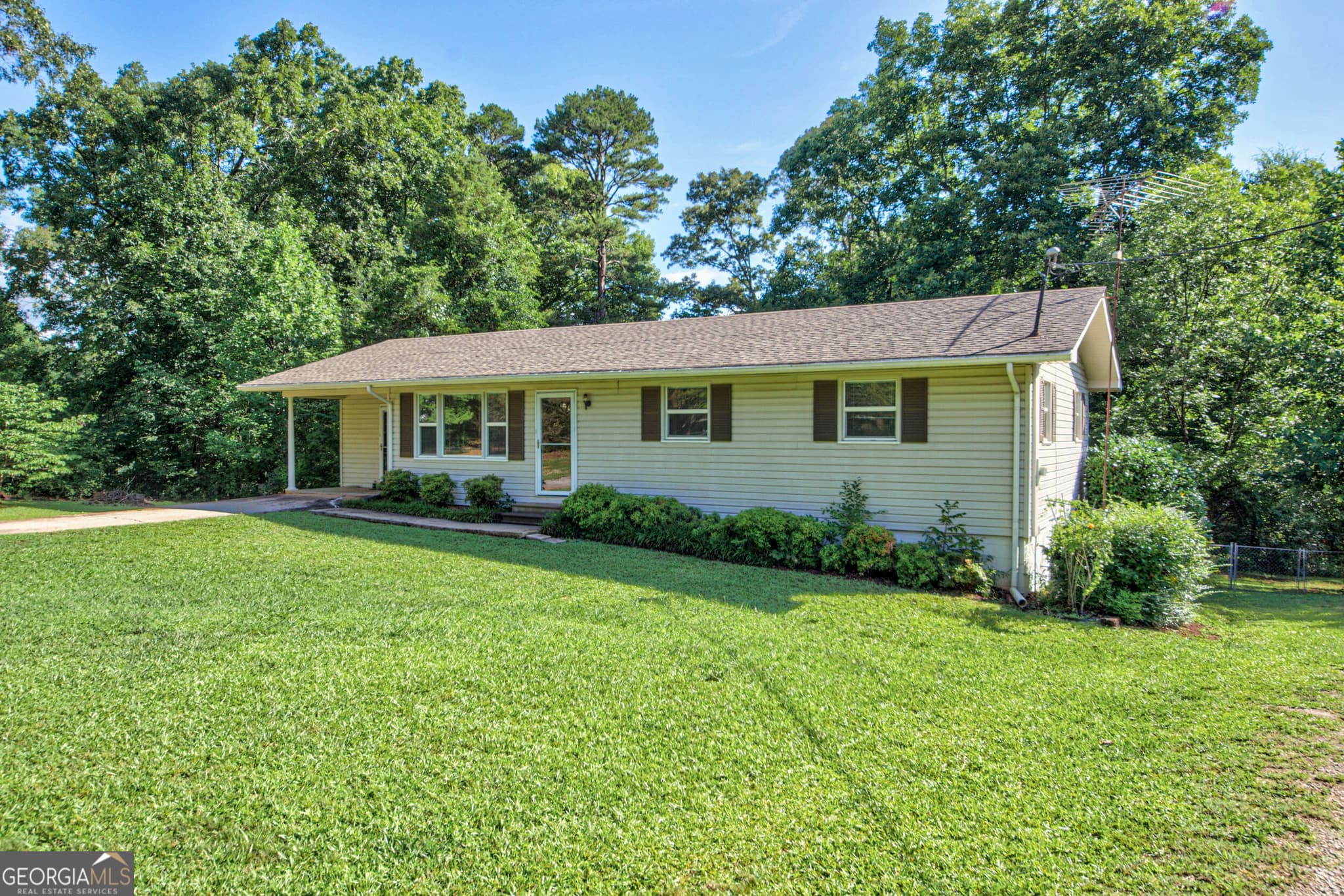 3 bedroom, 1.5 bathroom, 1,396 sq ft single family residence for sale at 451 Defoor Road, Toccoa, GA 30577