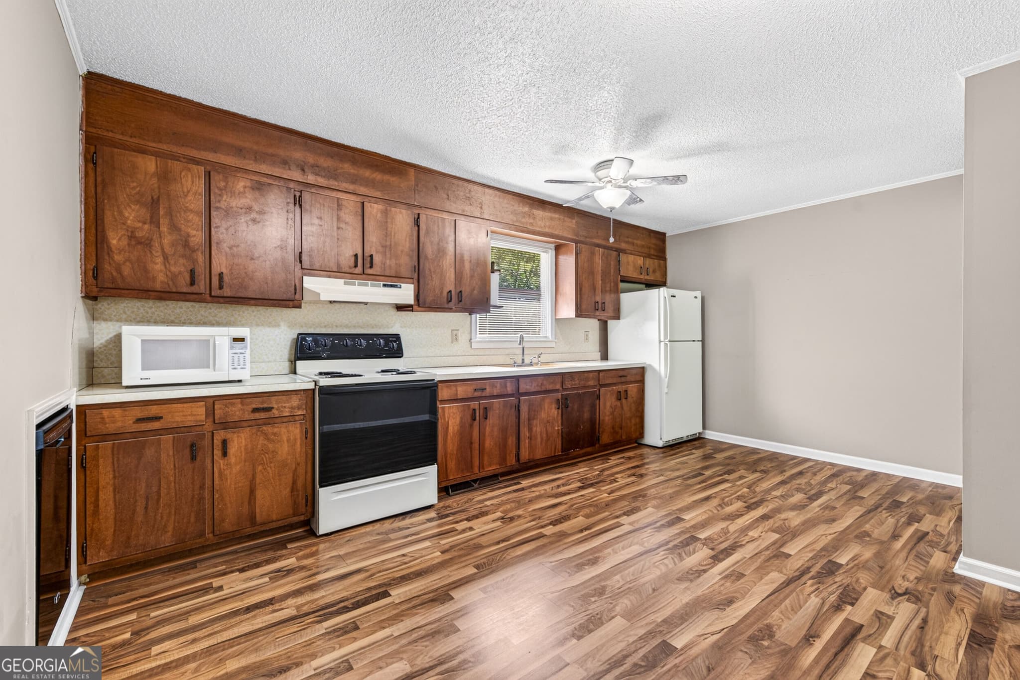 3 bedroom, 1.5 bathroom, 1,396 sq ft single family residence for sale at 451 Defoor Road, Toccoa, GA 30577 — photo 9