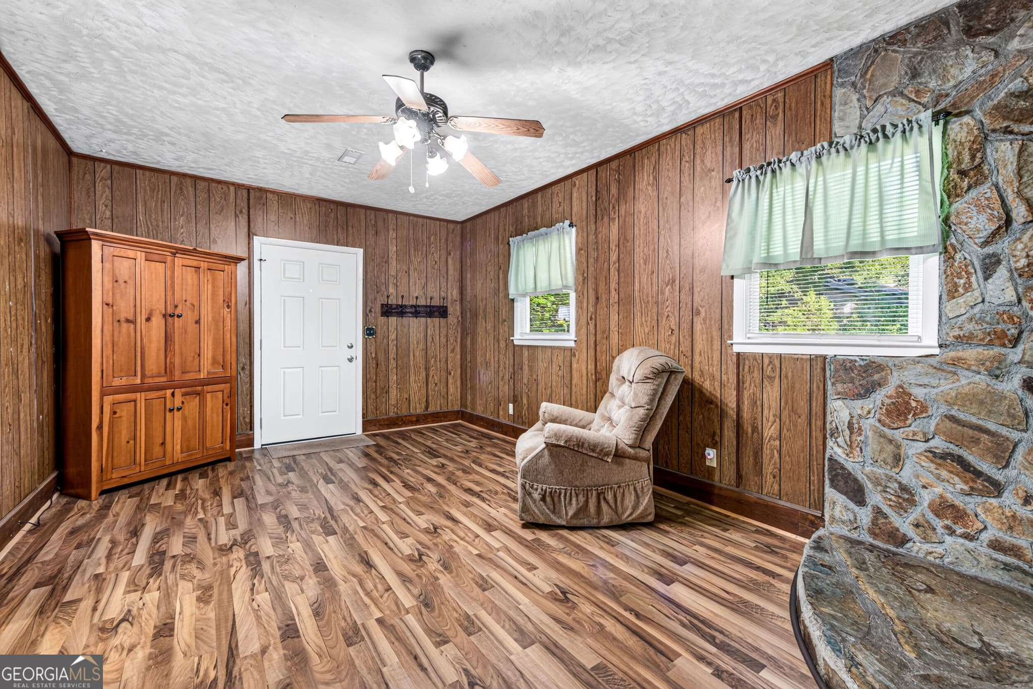 3 bedroom, 1.5 bathroom, 1,396 sq ft single family residence for sale at 451 Defoor Road, Toccoa, GA 30577 — photo 8