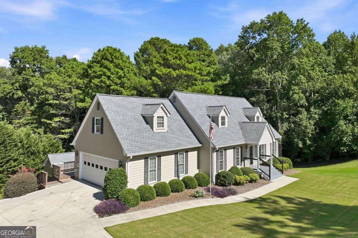 3 bedroom, 3.5 bathroom, 2,176 sq ft single family residence for sale at 3628 Maple Forge Lane, Gainesville, GA 30504 — photo 2
