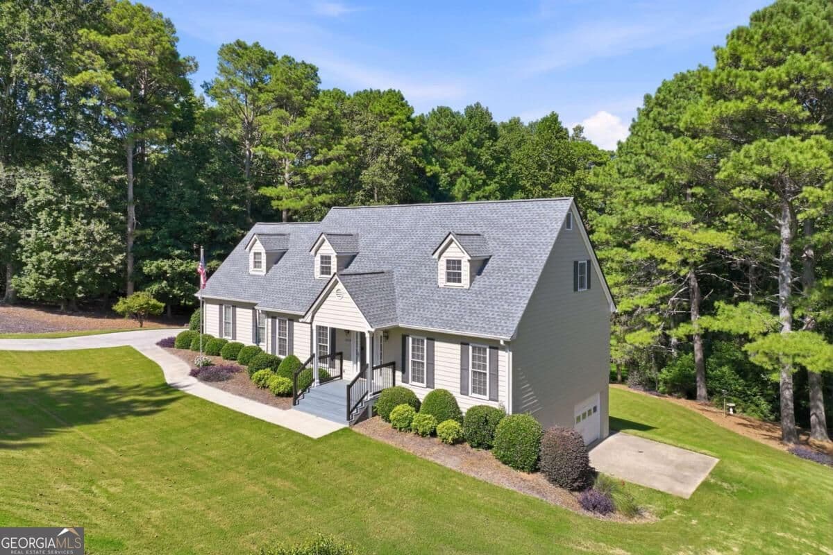 3 bedroom, 3.5 bathroom, 2,176 sq ft single family residence for sale at 3628 Maple Forge Lane, Gainesville, GA 30504 — photo 3