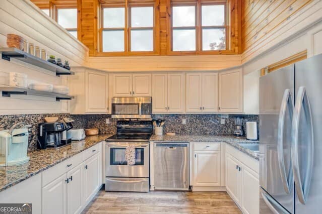 3 bedroom, 3 bathroom, 2,665 sq ft cabin,single family residence for sale at 108 Skydancer Ridge, Blue Ridge, GA 30513 — photo 6