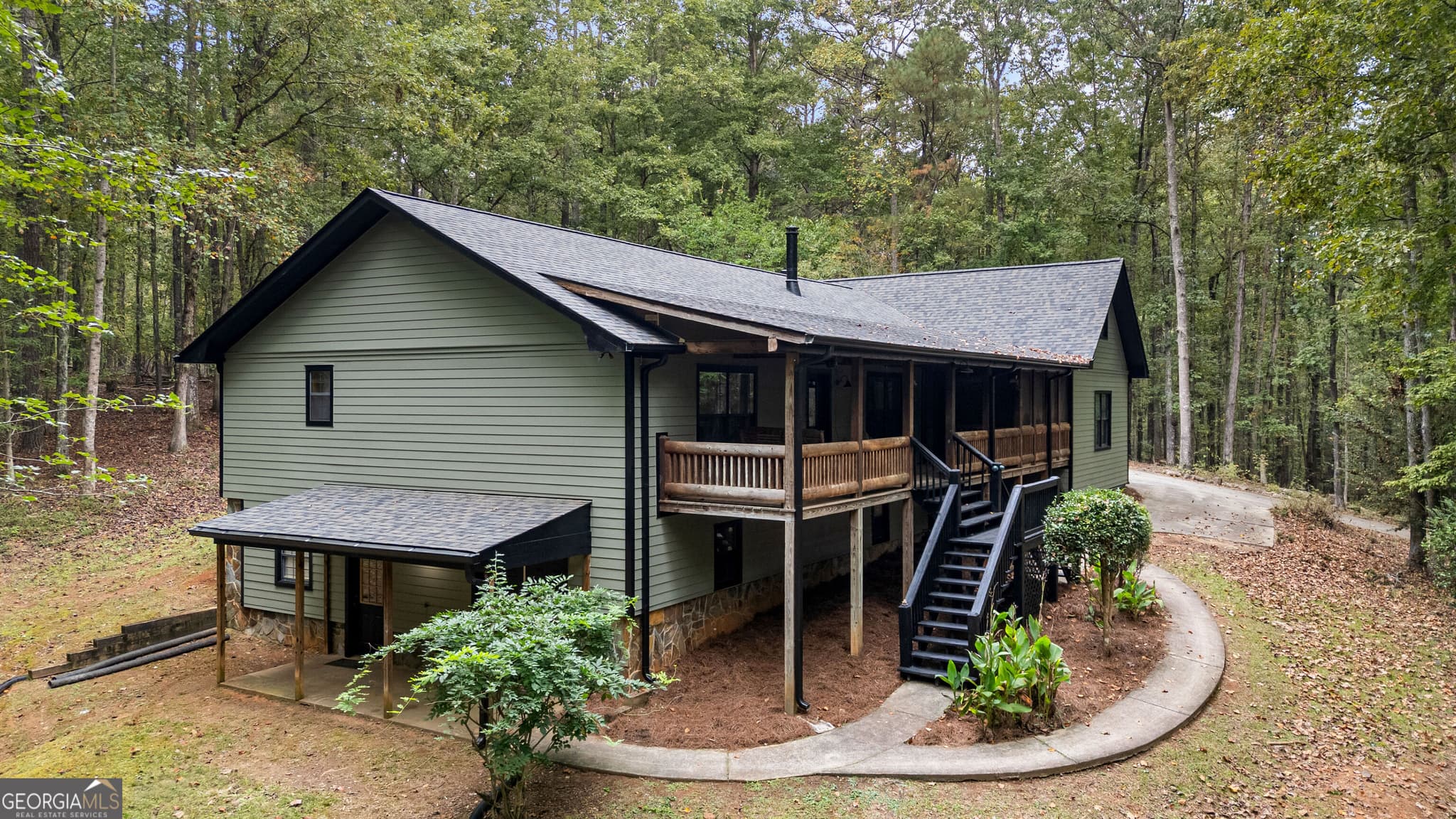 3 bedroom, 3 bathroom, 3,889 sq ft single family residence for sale at 90 Bradley Court, Newnan, GA 30263 — photo 2