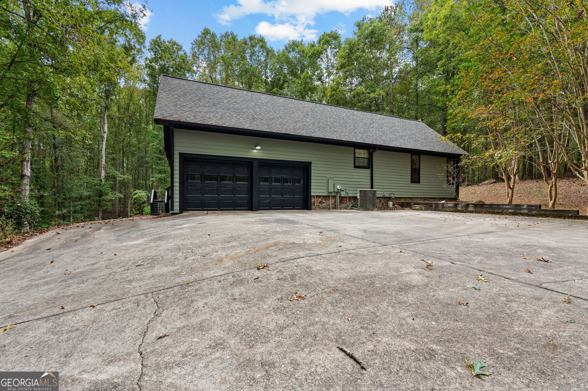 3 bedroom, 3 bathroom, 3,889 sq ft single family residence for sale at 90 Bradley Court, Newnan, GA 30263 — photo 6