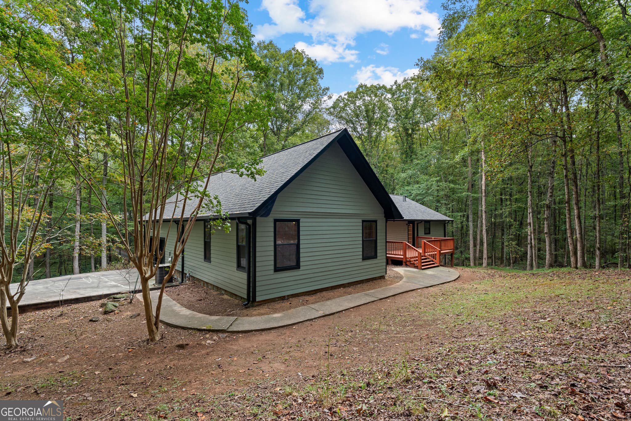 3 bedroom, 3 bathroom, 3,889 sq ft single family residence for sale at 90 Bradley Court, Newnan, GA 30263 — photo 7
