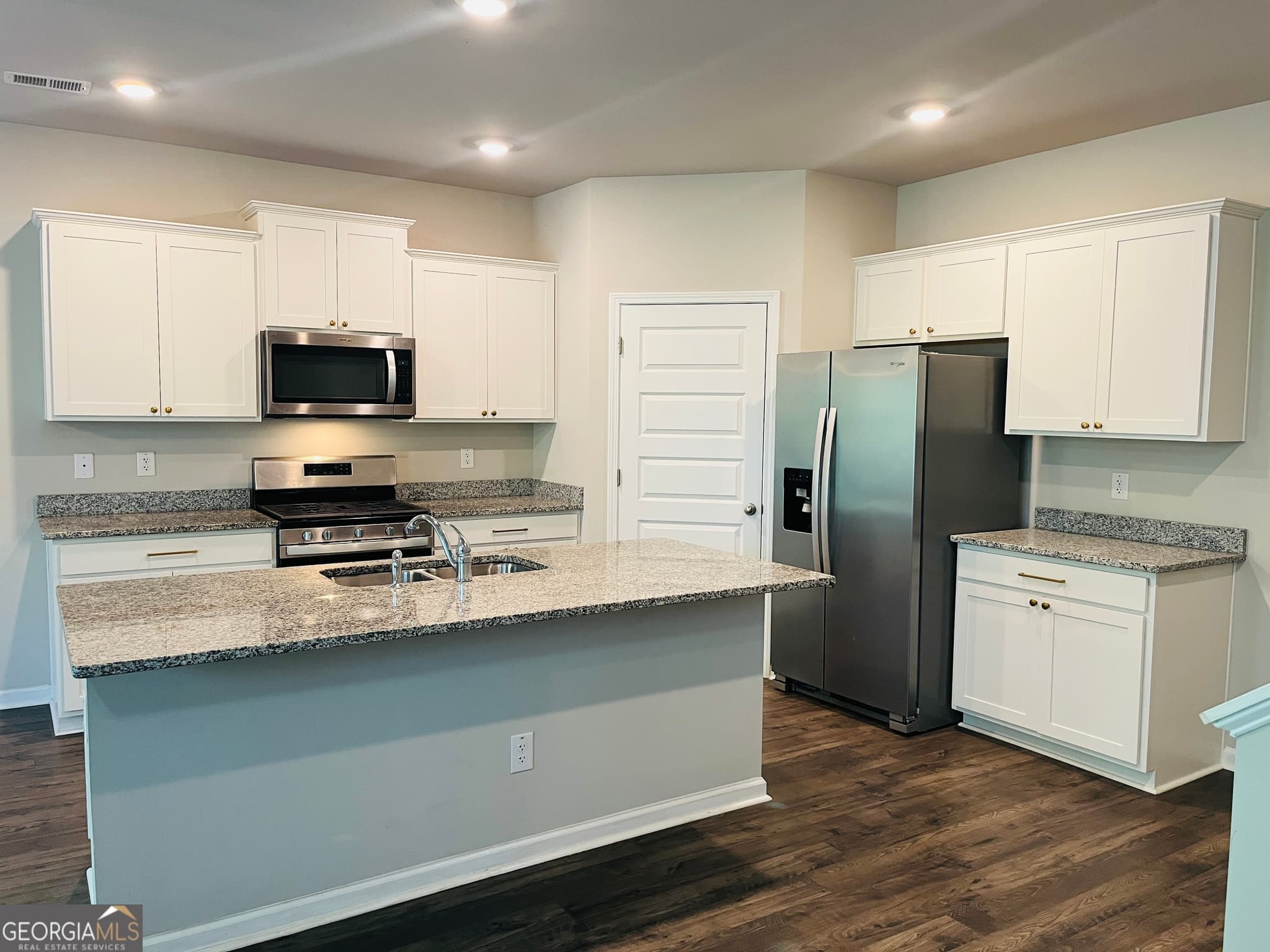 5 bedroom, 3 bathroom, 2,556 sq ft single family residence for rent at 138 Silver Birch Pass, Newnan, GA 30265 for $2,499 a month — photo 8