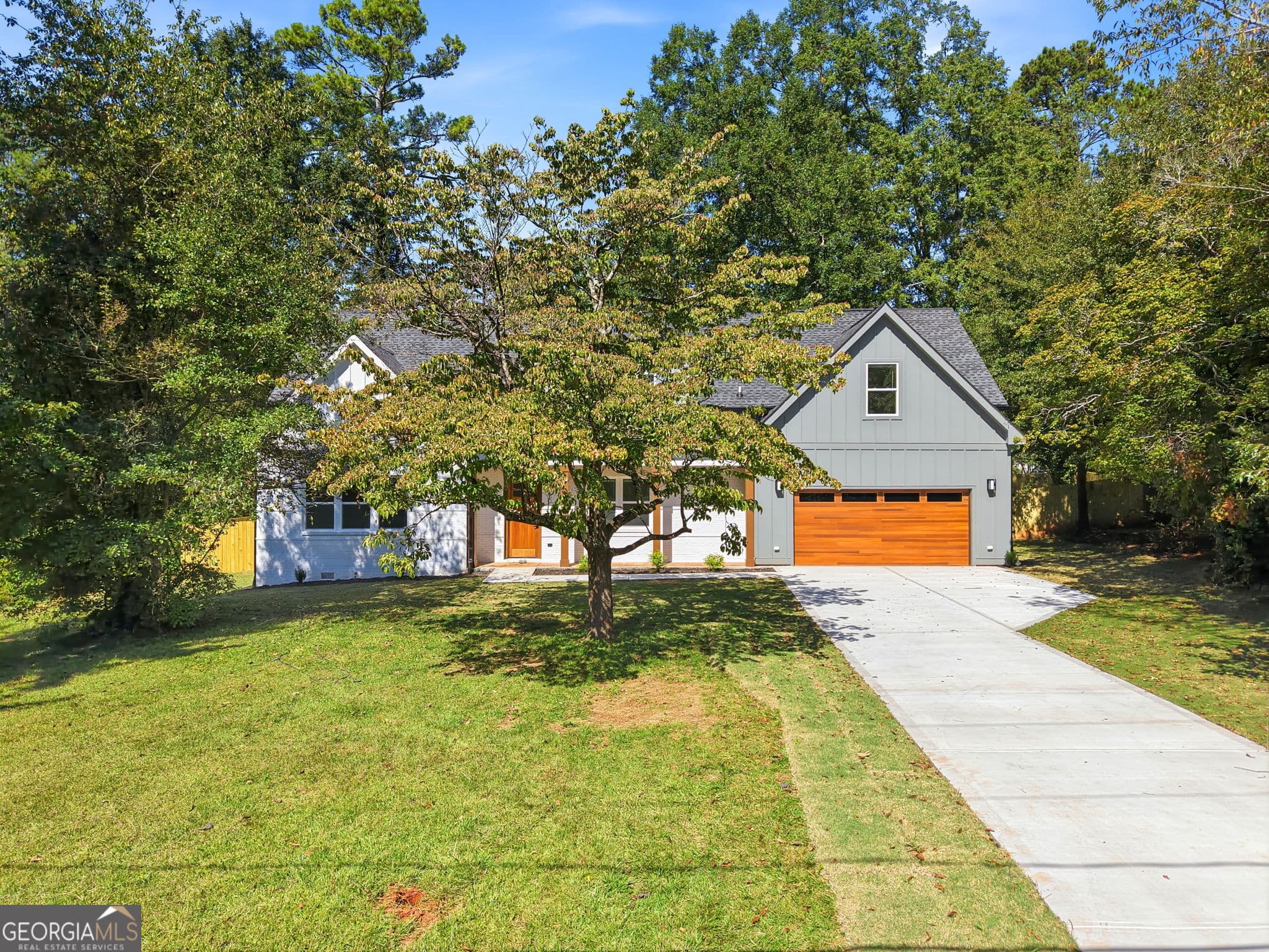 6 bedroom, 4.5 bathroom, 3,050 sq ft single family residence for sale at 2988 Ramble Lane, Decatur, GA 30033 — photo 2