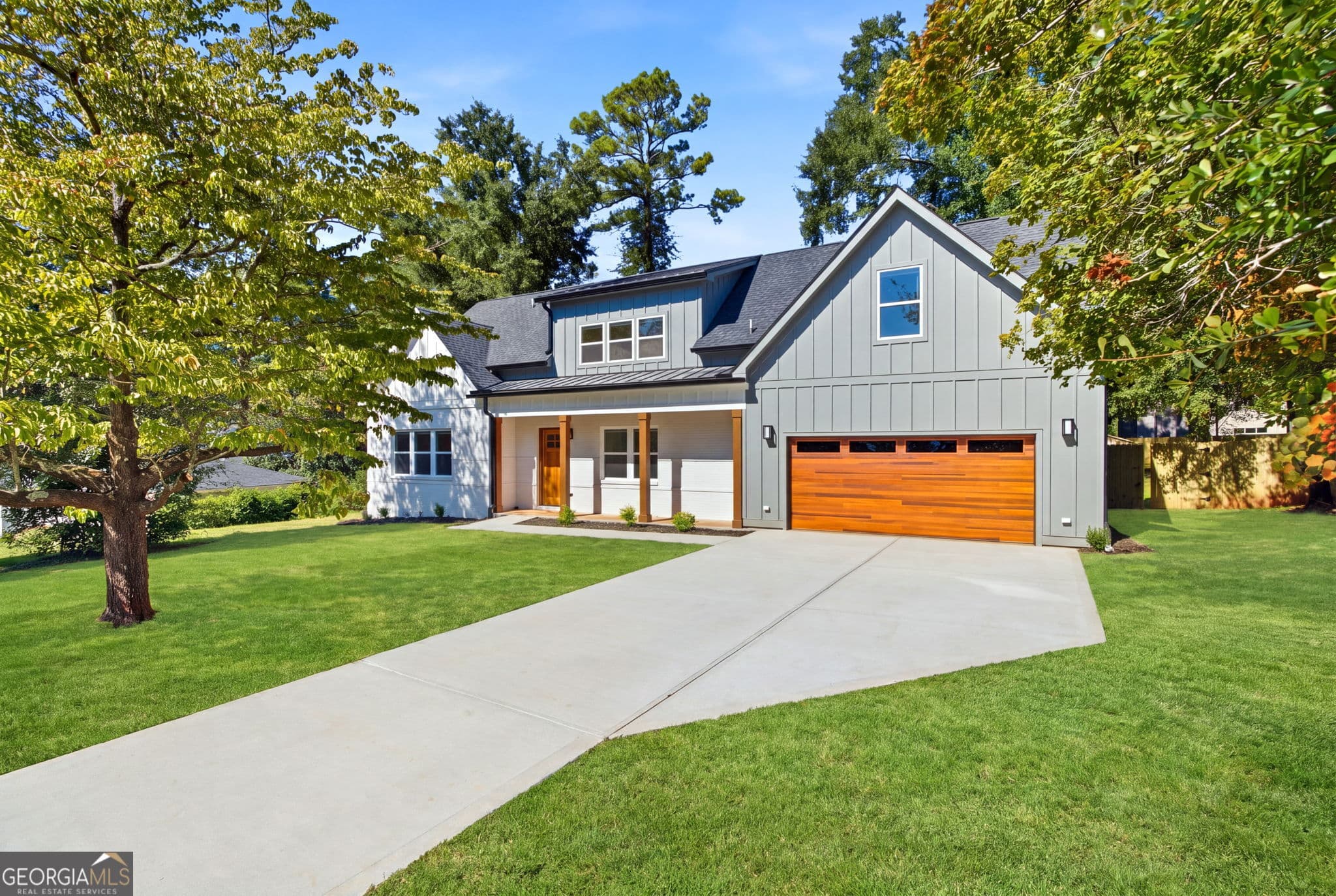6 bedroom, 4.5 bathroom, 3,050 sq ft single family residence for sale at 2988 Ramble Lane, Decatur, GA 30033 — photo 3
