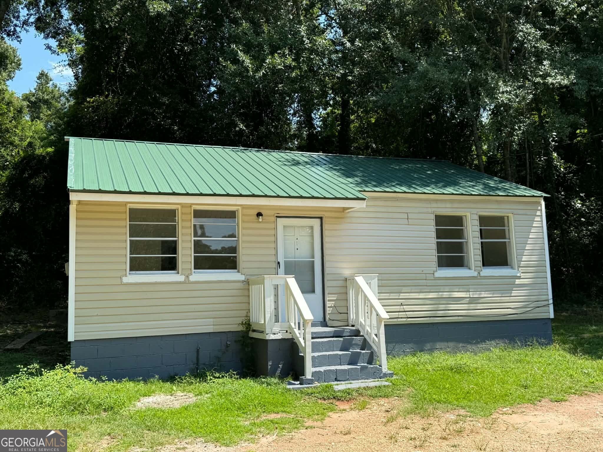 2 bedroom, 1 bathroom, 800 sq ft single family residence for rent at 600 S Harlem Circle, Lagrange, GA 30241 for $1,100 a month