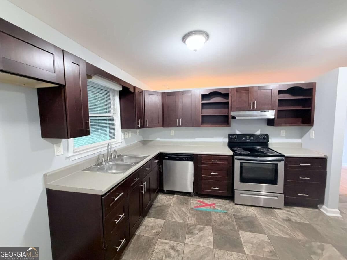 3 bedroom, 2 bathroom, 1,227 sq ft single family residence for rent at 2959 Bobolink Drive, Rex, GA 30273 for $1,700 a month — photo 8