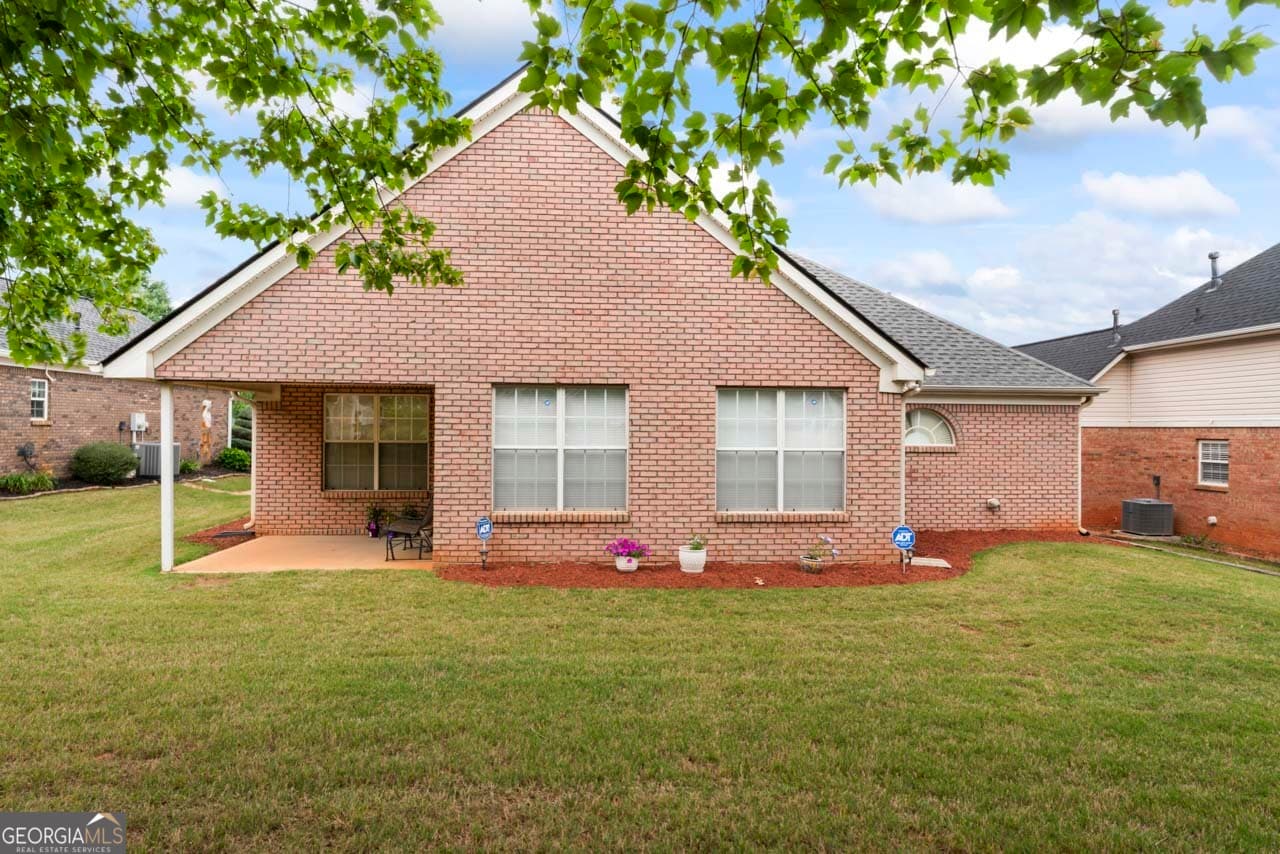 3 bedroom, 2 bathroom, 1,712 sq ft single family residence for sale at 1329 Jubilee Lane, Mcdonough, GA 30253 — photo 9