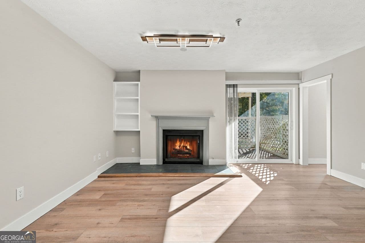 2 bedroom, 1 bathroom, 1,127 sq ft condominium for sale at 905 Riverview Drive, Marietta, GA 30067 — photo 7