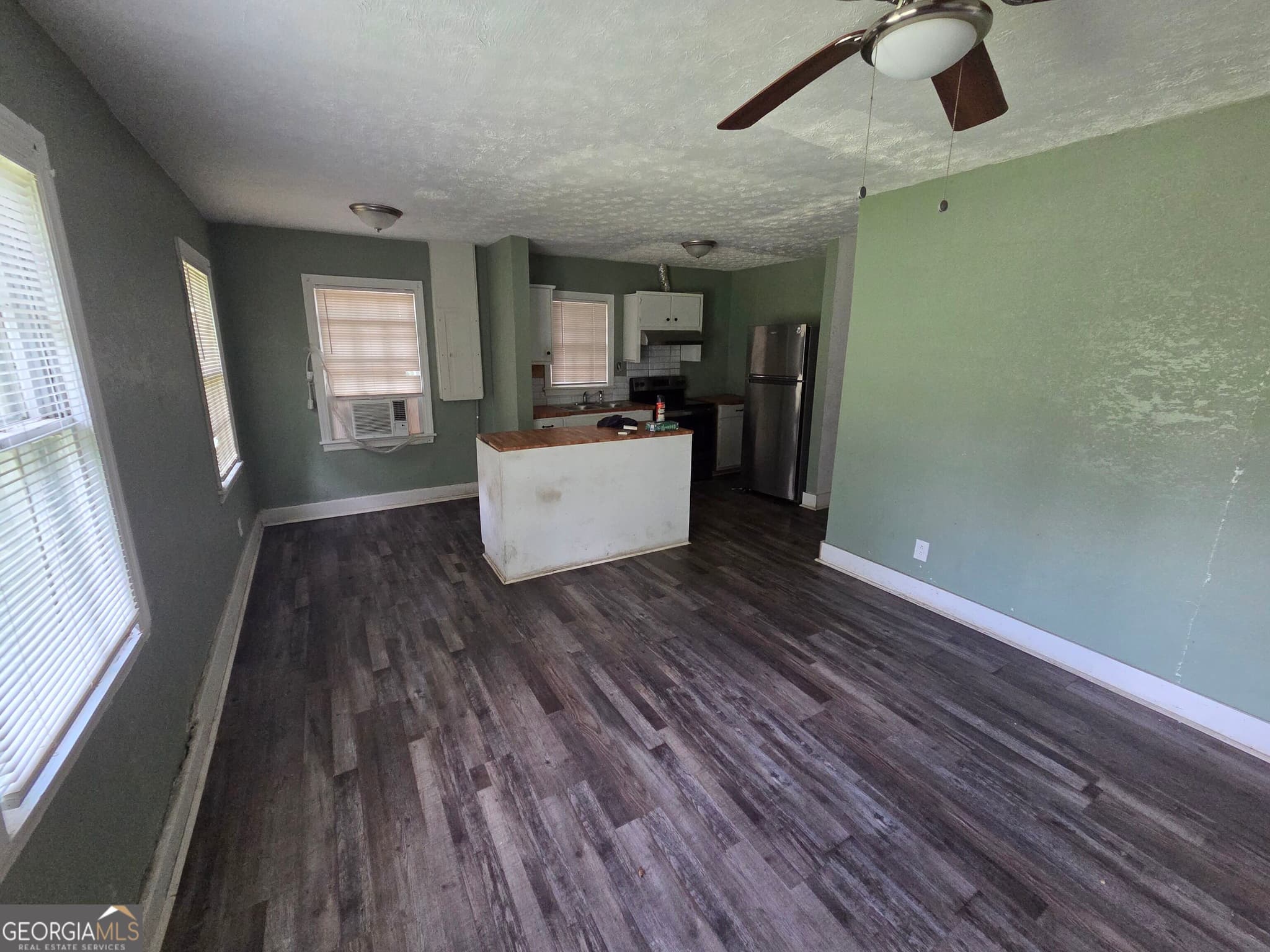 3 bedroom, 2 bathroom, 1,137 sq ft single family residence under contract at 936 Calvin Avenue, Columbus, GA 31903 — photo 2