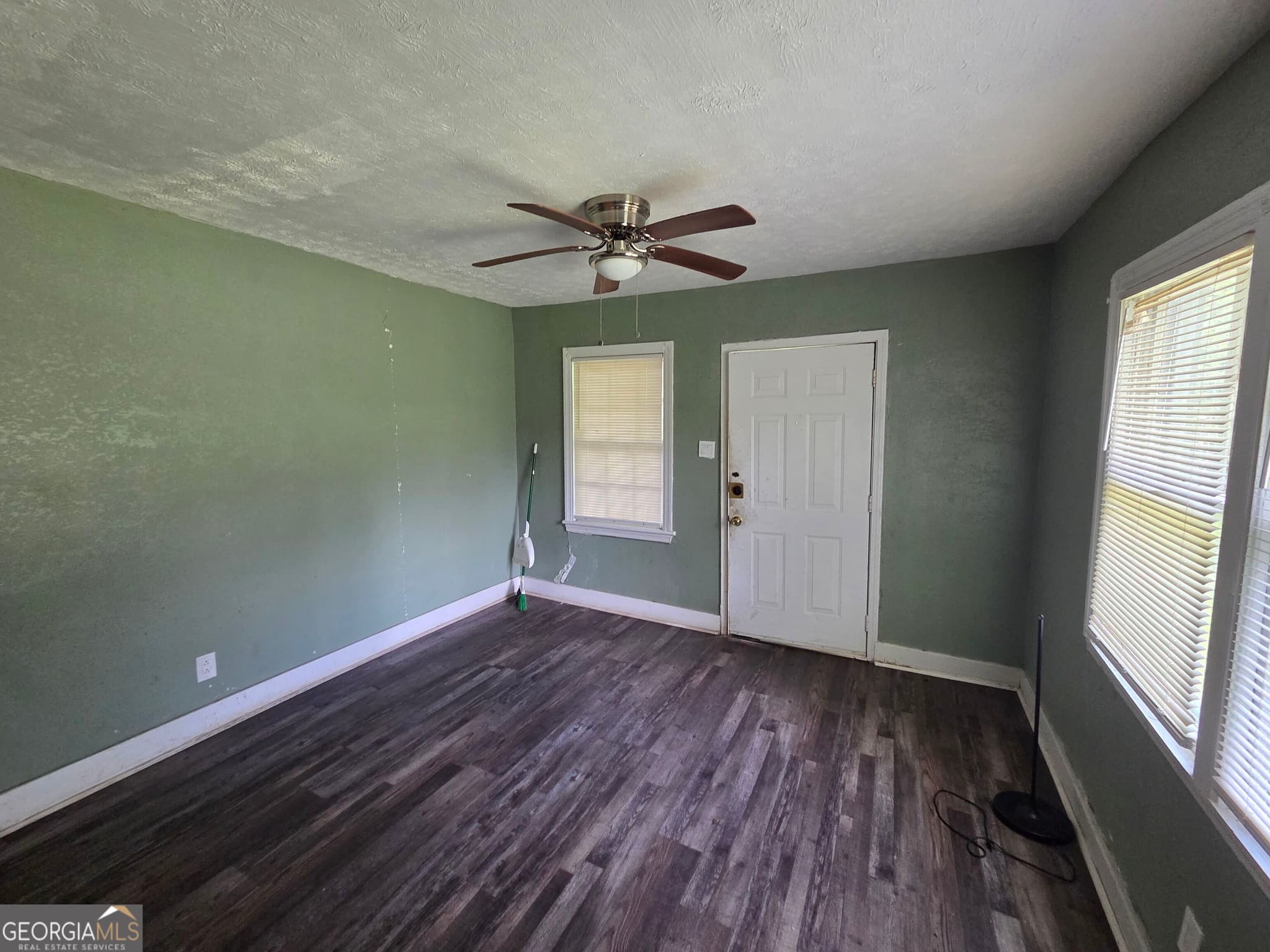 3 bedroom, 2 bathroom, 1,137 sq ft single family residence under contract at 936 Calvin Avenue, Columbus, GA 31903 — photo 3