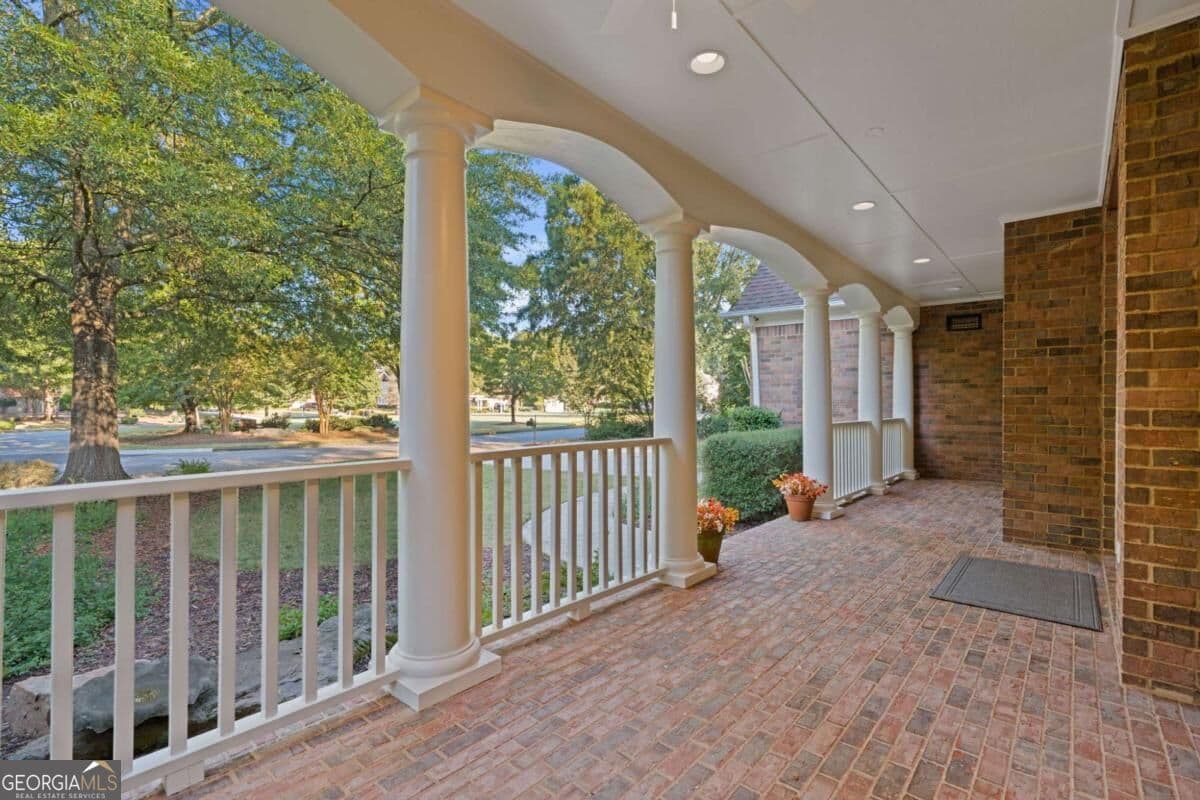 5 bedroom, 4 bathroom single family residence for sale at 210 Rivergate Drive, Suwanee, GA 30024 — photo 7