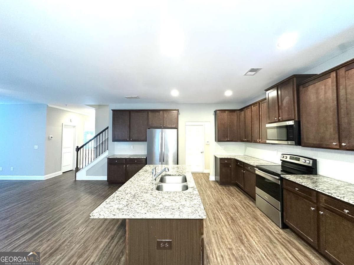 4 bedroom, 2.5 bathroom, 2,312 sq ft single family residence for sale at 364 Dublin Way, Dallas, GA 30132 — photo 3