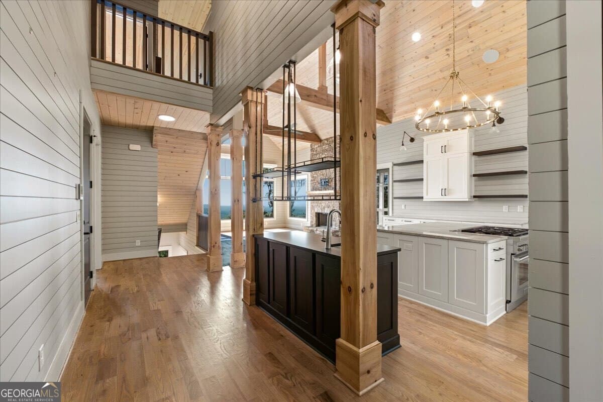 5 bedroom, 6 bathroom, 4,702 sq ft single family residence for sale at 207 Utana Bluffs Trail, Ellijay, GA 30540 — photo 7