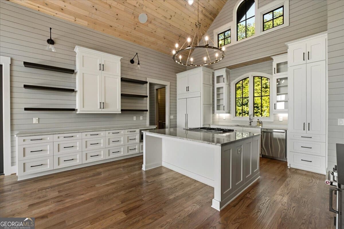 5 bedroom, 6 bathroom, 4,702 sq ft single family residence for sale at 207 Utana Bluffs Trail, Ellijay, GA 30540 — photo 10
