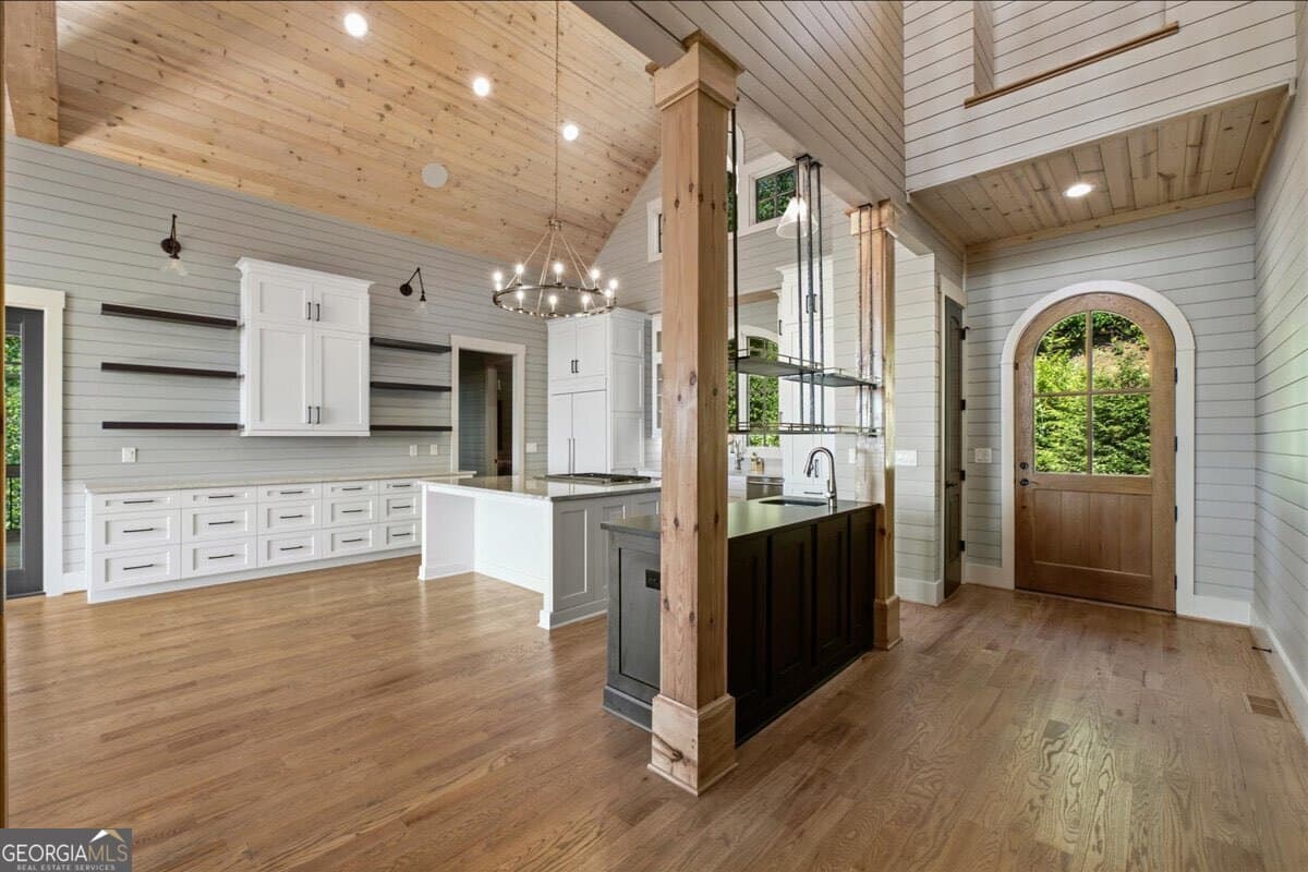 5 bedroom, 6 bathroom, 4,702 sq ft single family residence for sale at 207 Utana Bluffs Trail, Ellijay, GA 30540 — photo 8
