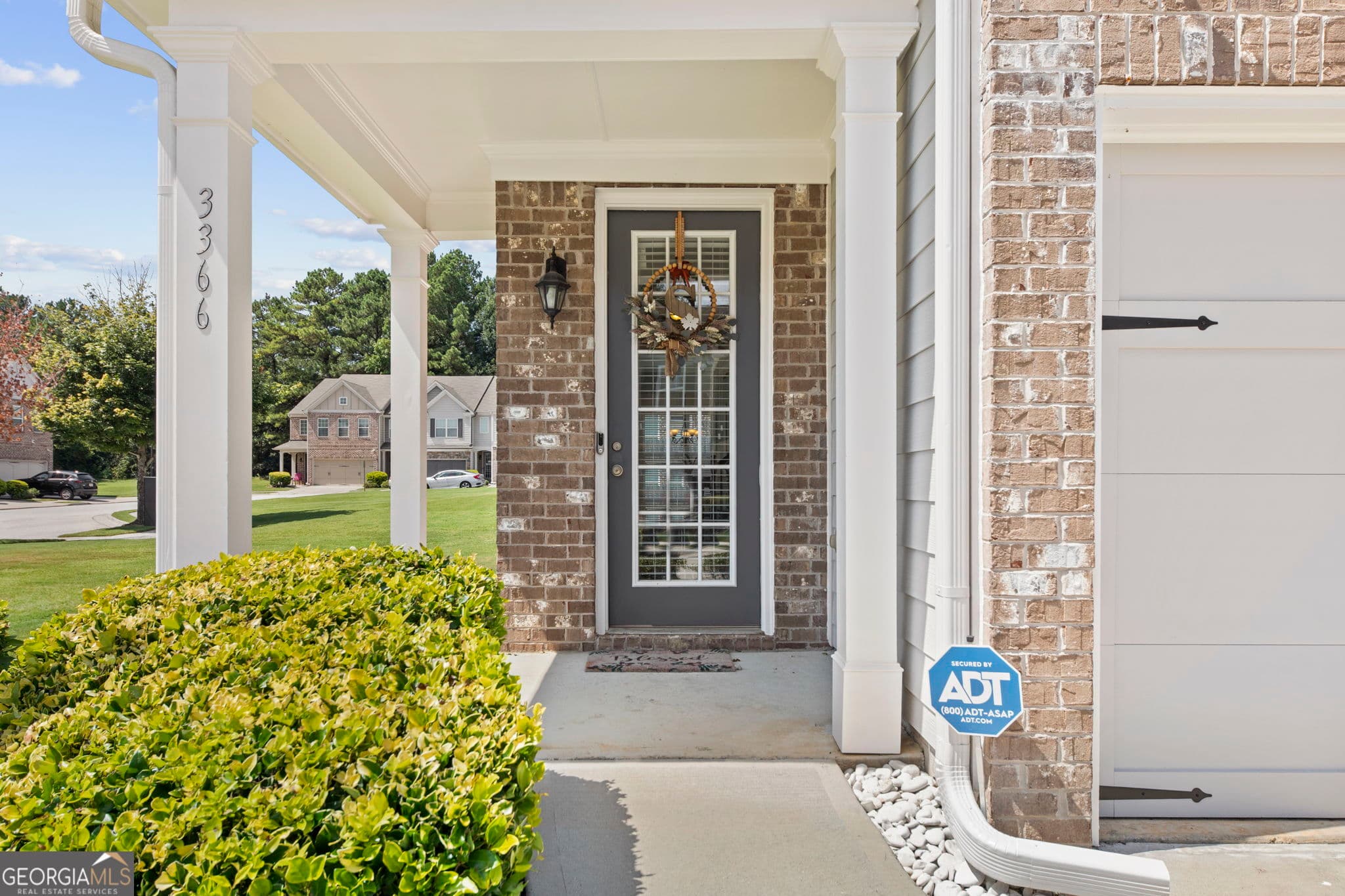 3 bedroom, 2.5 bathroom, 2,010 sq ft townhouse for sale at 3366 Open Fields Drive, Snellville, GA 30078 — photo 3