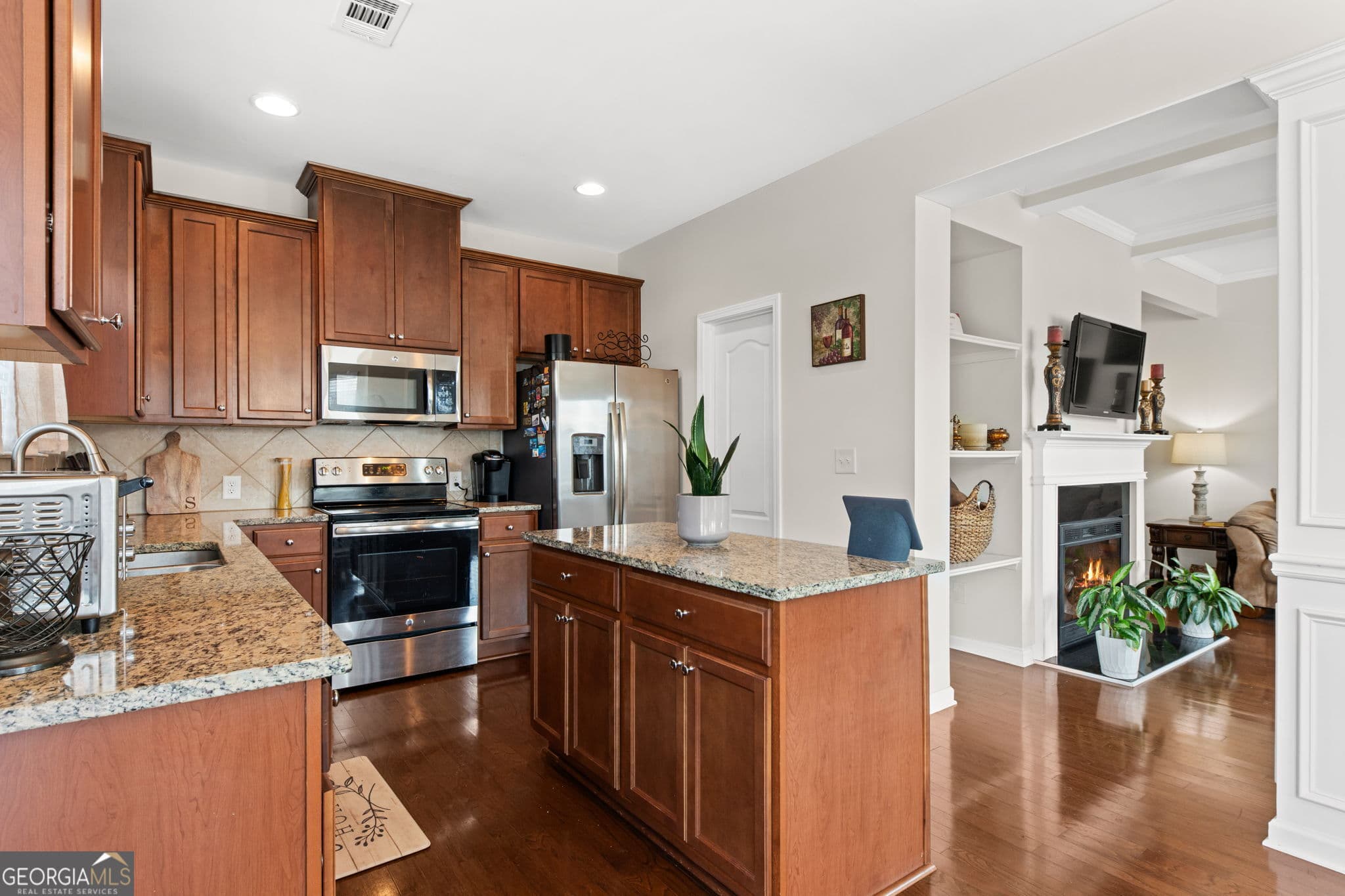 3 bedroom, 2.5 bathroom, 2,010 sq ft townhouse for sale at 3366 Open Fields Drive, Snellville, GA 30078 — photo 9