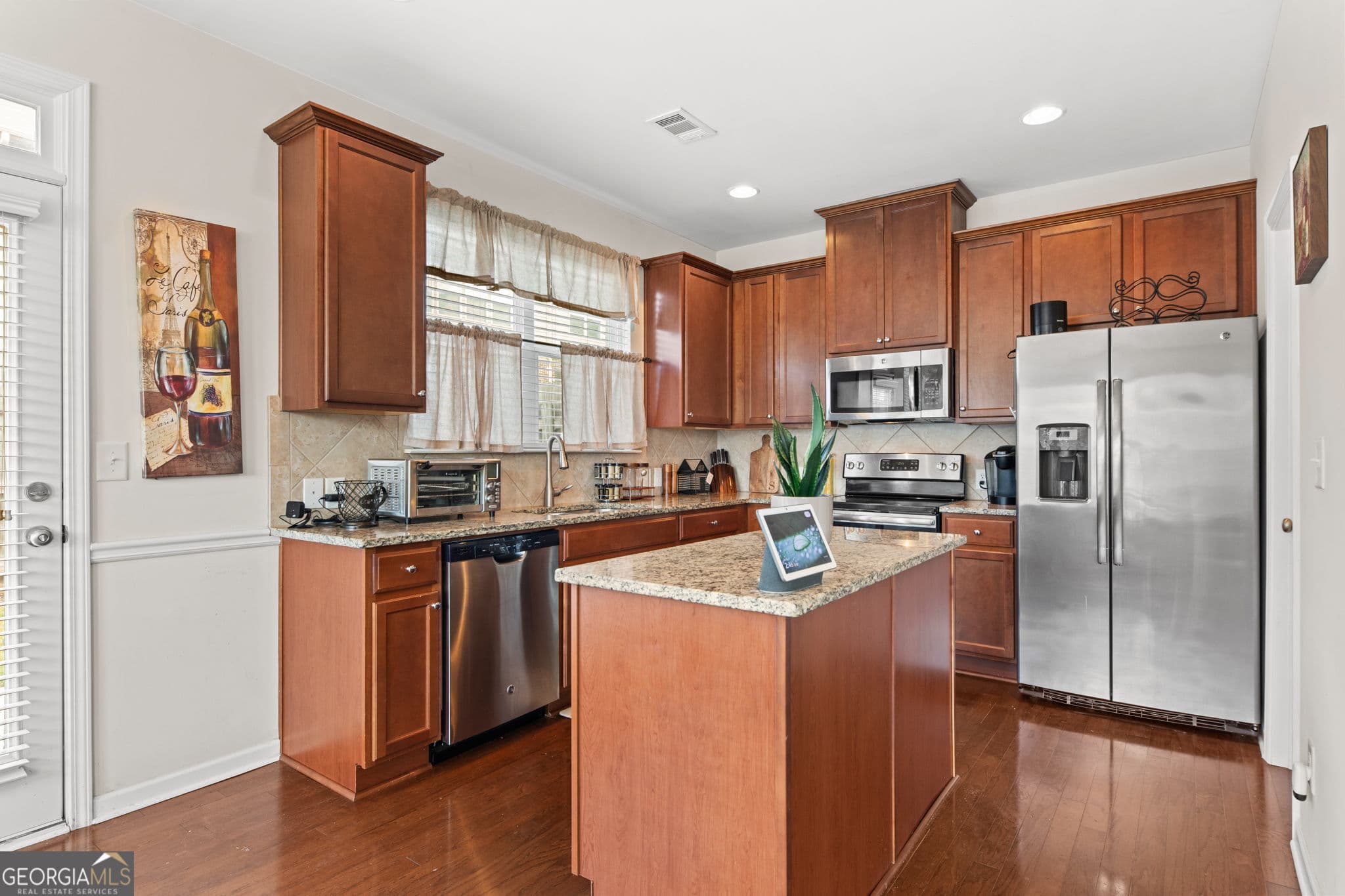 3 bedroom, 2.5 bathroom, 2,010 sq ft townhouse for sale at 3366 Open Fields Drive, Snellville, GA 30078 — photo 8