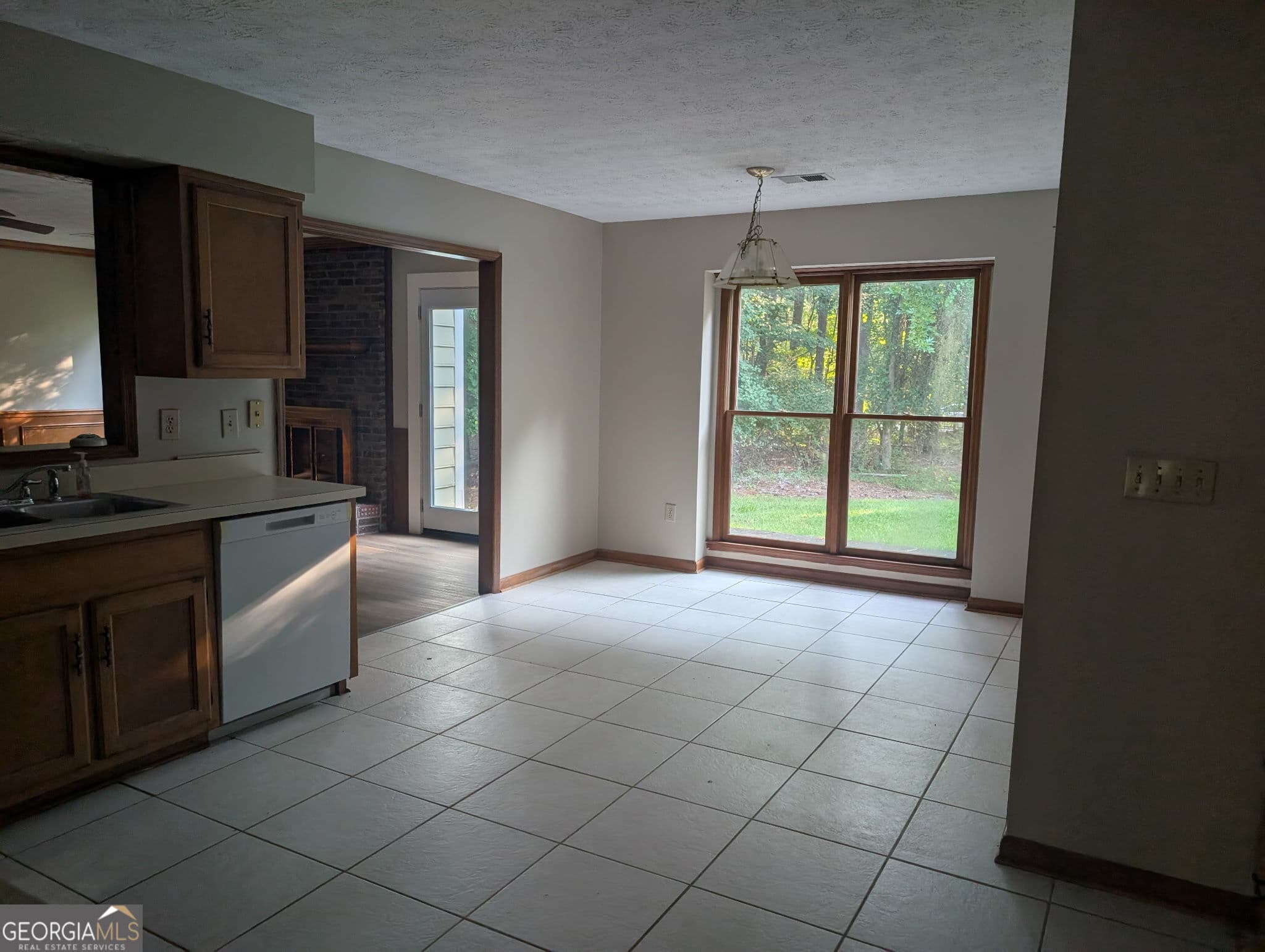 3 bedroom, 2 bathroom, 1,867 sq ft single family residence for rent at 307 Korinna Court, Peachtree City, GA 30269 for $2,550 a month — photo 4