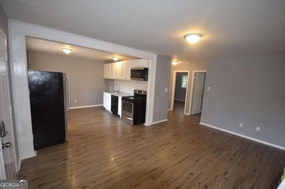2 bedroom, 1 bathroom, 864 sq ft apartment for rent at 125 Honeysuckle Lan, Athens, GA 30606 for $1,195 a month — photo 2