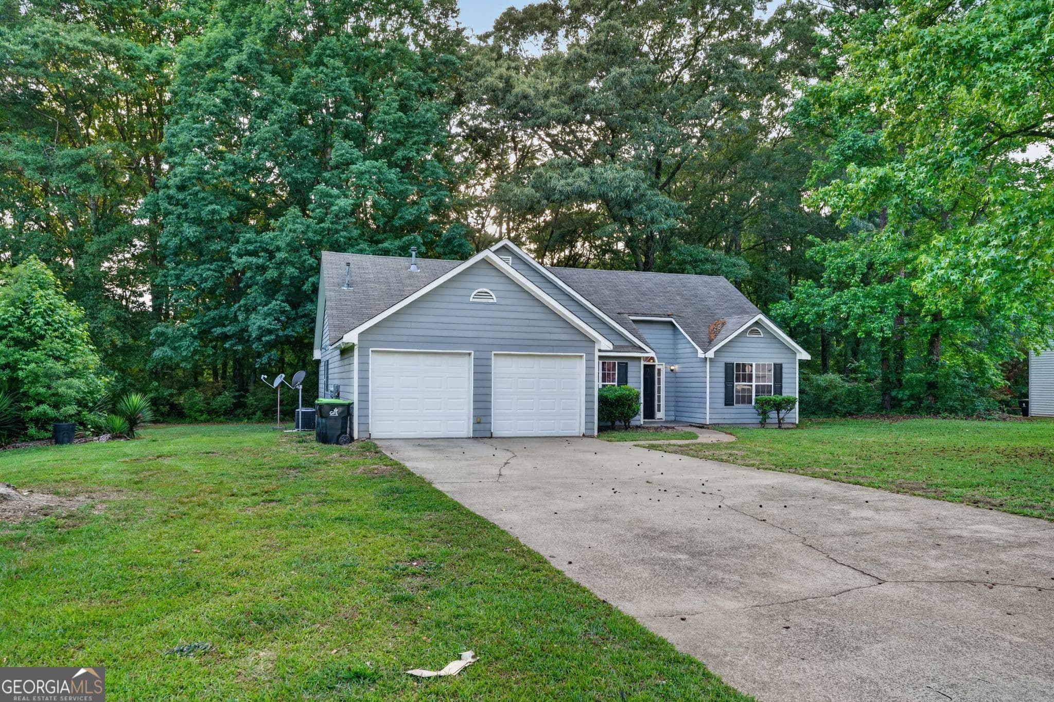 3 bedroom, 2 bathroom, 1,567 sq ft single family residence for sale at 221 Fairview Point, Ellenwood, GA 30294 — photo 2