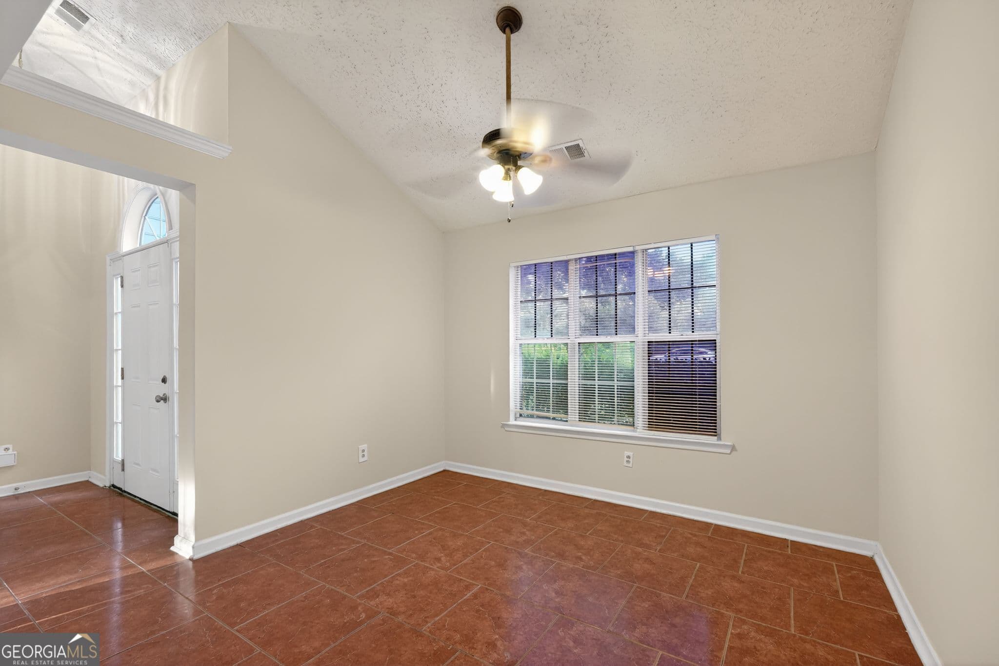 3 bedroom, 2 bathroom, 1,567 sq ft single family residence for sale at 221 Fairview Point, Ellenwood, GA 30294 — photo 4