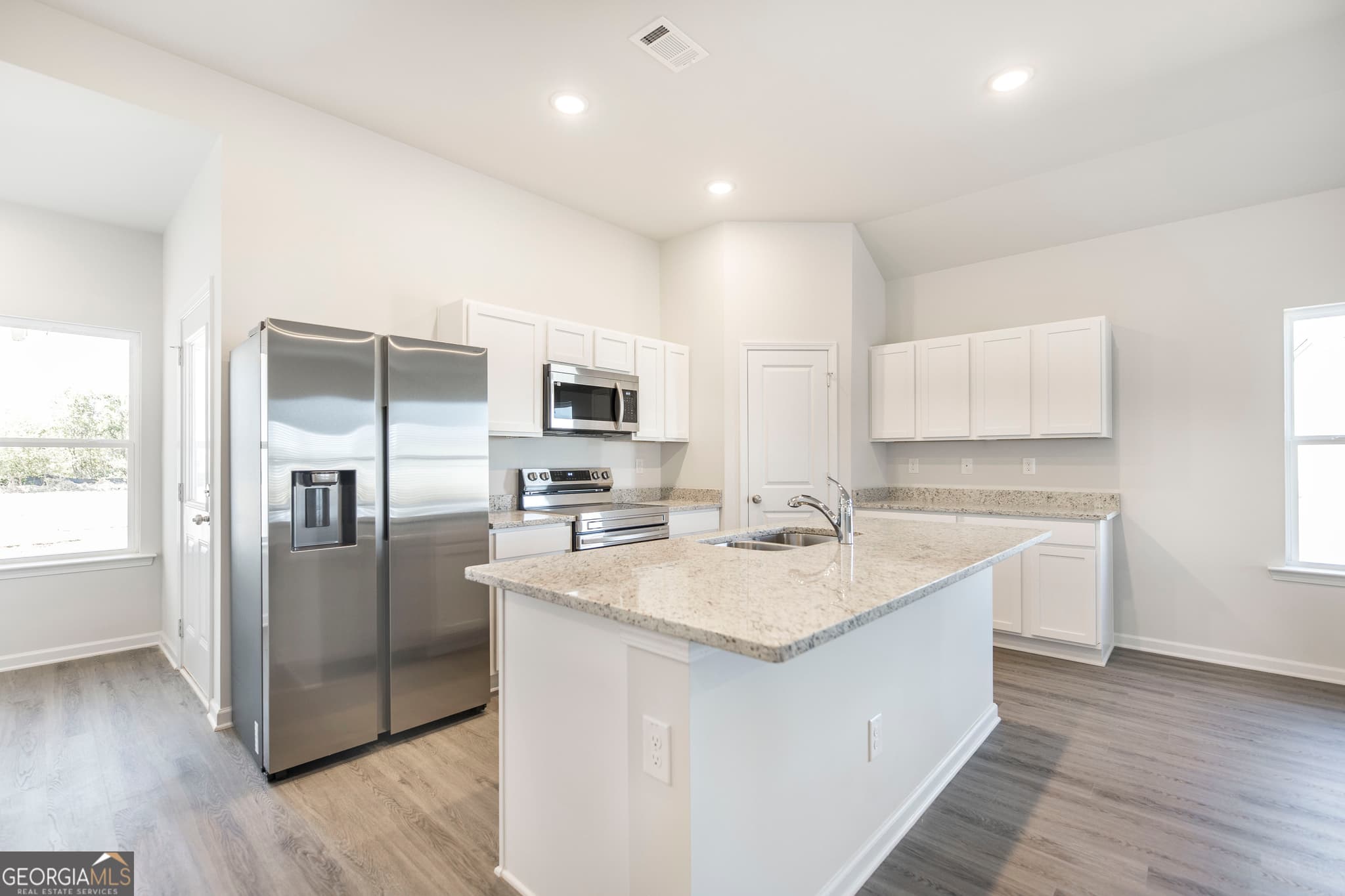 3 bedroom, 2 bathroom, 1,380 sq ft single family residence for sale at 106 Bulloch Court, Byron, GA 31008 — photo 4