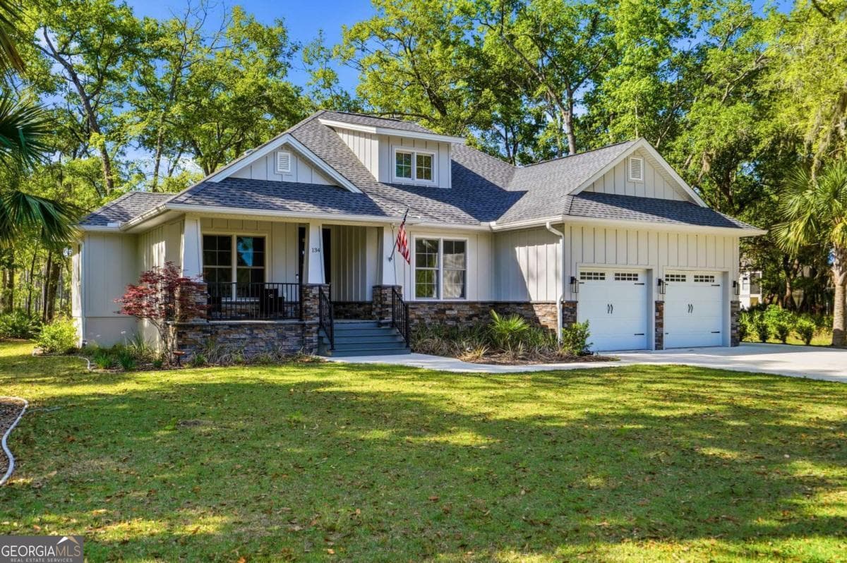 4 bedroom, 2 bathroom, 1,912 sq ft single family residence for sale at 134 St Andrews Glen, Waverly, GA 31565 — photo 2
