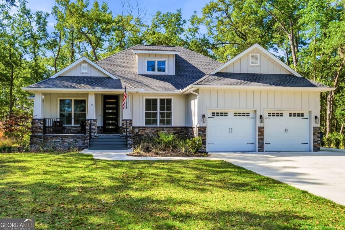 4 bedroom, 2 bathroom, 1,912 sq ft single family residence for sale at 134 St Andrews Glen, Waverly, GA 31565