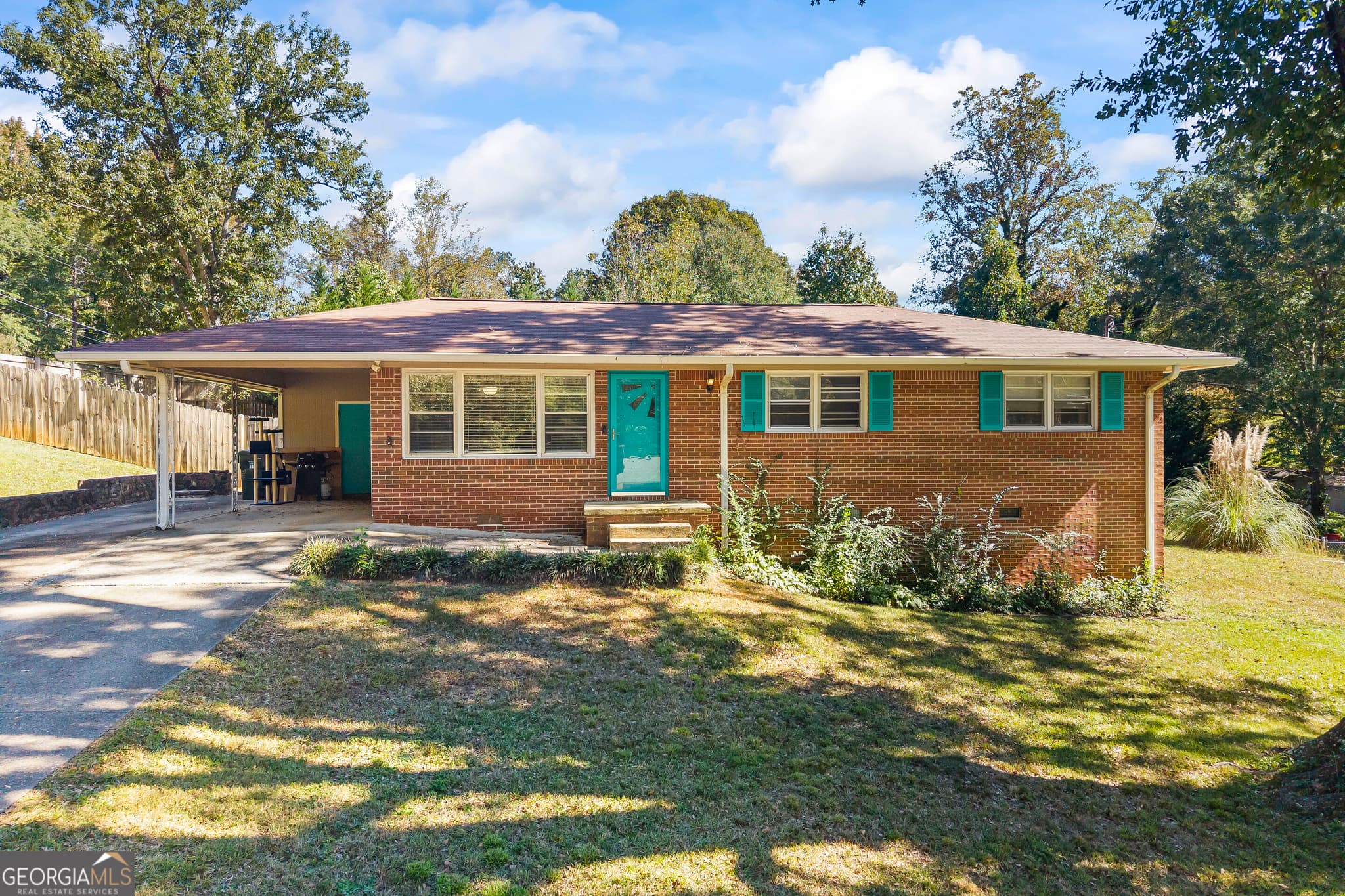 3 bedroom, 1 bathroom, 1,100 sq ft single family residence for sale at 11 Poplar Street, Toccoa, GA 30577