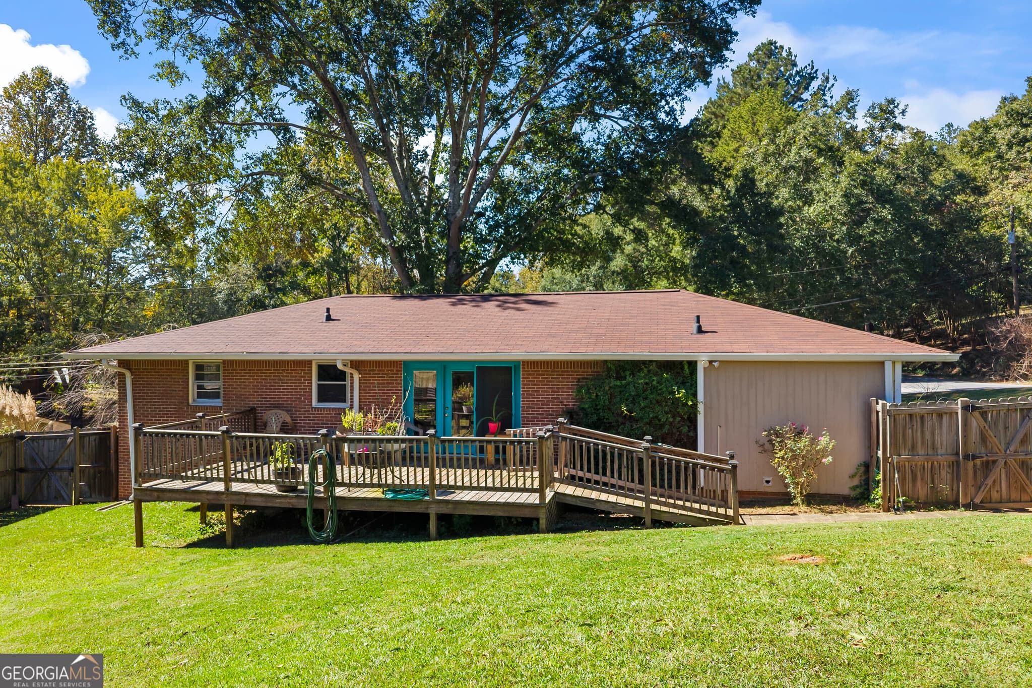 3 bedroom, 1 bathroom, 1,100 sq ft single family residence for sale at 11 Poplar Street, Toccoa, GA 30577 — photo 9
