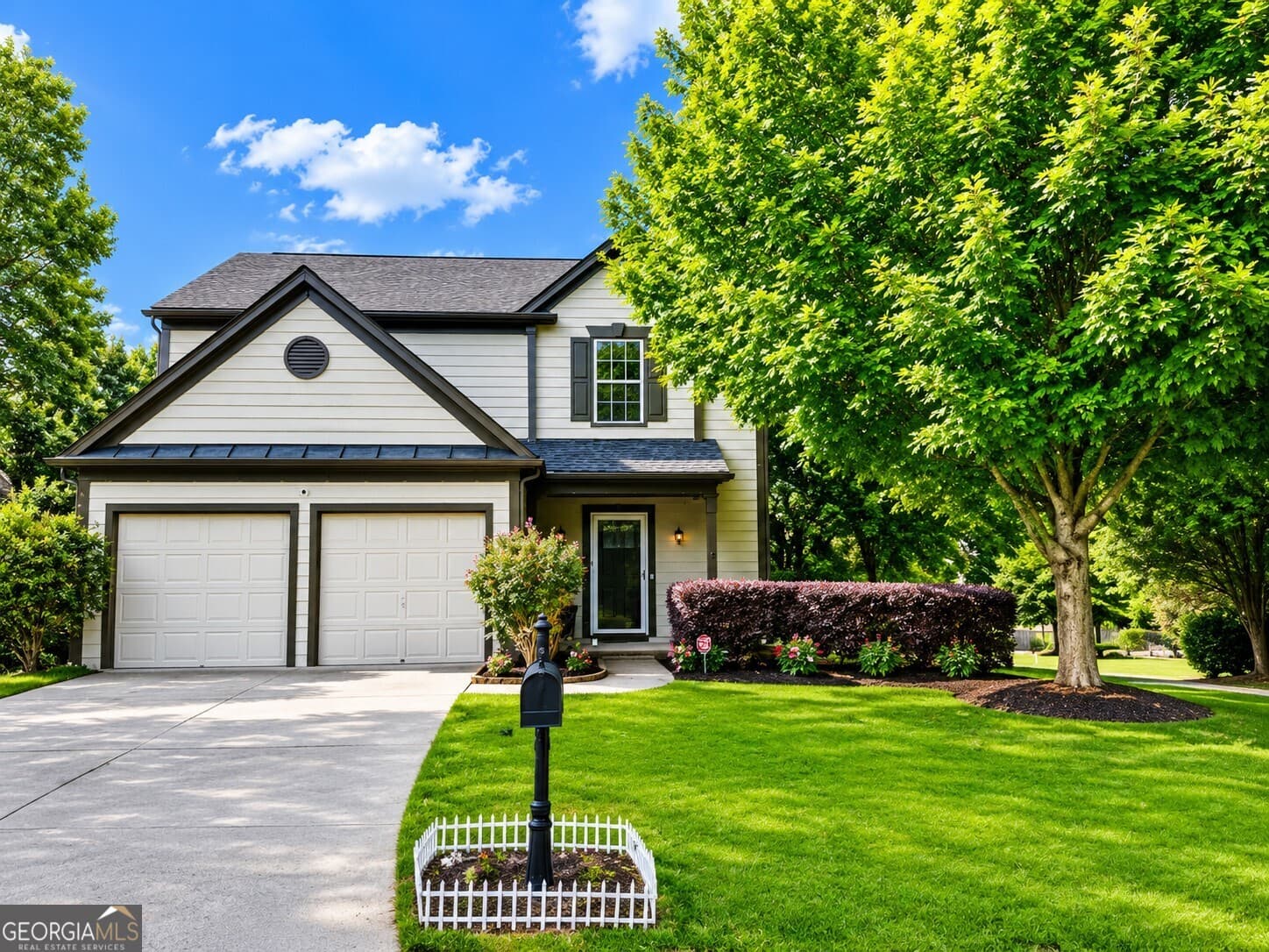 3 bedroom, 2.5 bathroom, 1,936 sq ft single family residence sold at 660 Alstonefield Drive, Alpharetta, GA 30004