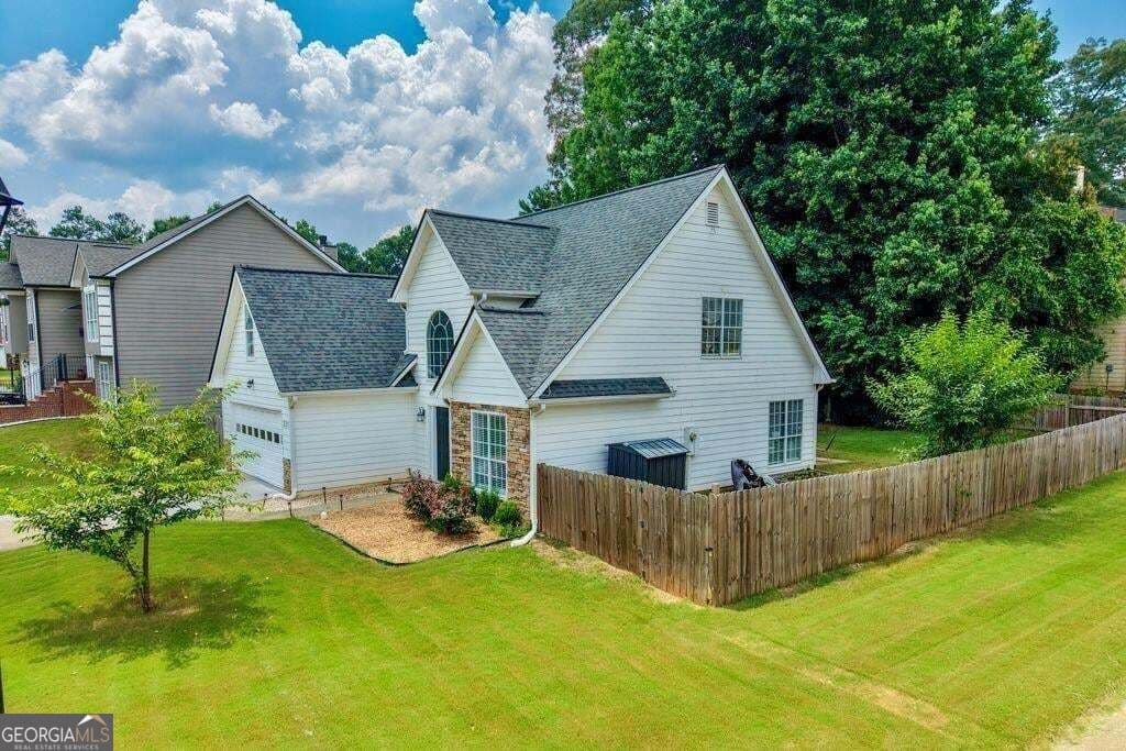 4 bedroom, 2.5 bathroom, 1,810 sq ft single family residence for sale at 225 Shadetree Lane, Lawrenceville, GA 30044 — photo 2