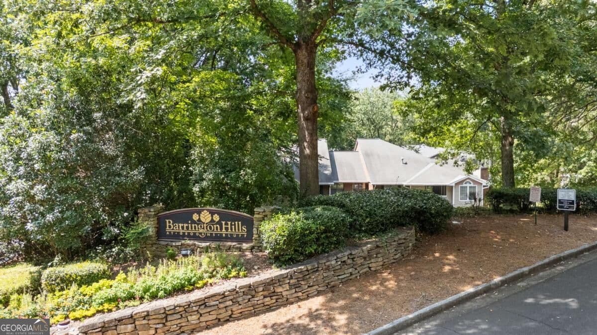 2 bedroom, 2 bathroom, 823 sq ft condominium for rent at 611 Barrington Hills Drive, Sandy Springs, GA 30350 for $1,750 a month — photo 7