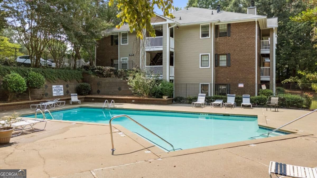 2 bedroom, 2 bathroom, 823 sq ft condominium for rent at 611 Barrington Hills Drive, Sandy Springs, GA 30350 for $1,750 a month — photo 10