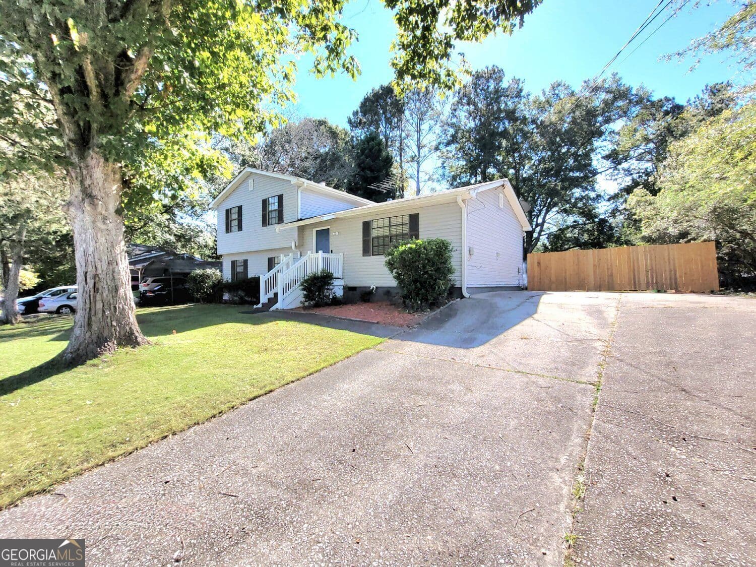 3 bedroom, 2 bathroom, 1,540 sq ft single family residence for rent at 2716 Aruba Drive, Powder Springs, GA 30127 for $2,000 a month — photo 2