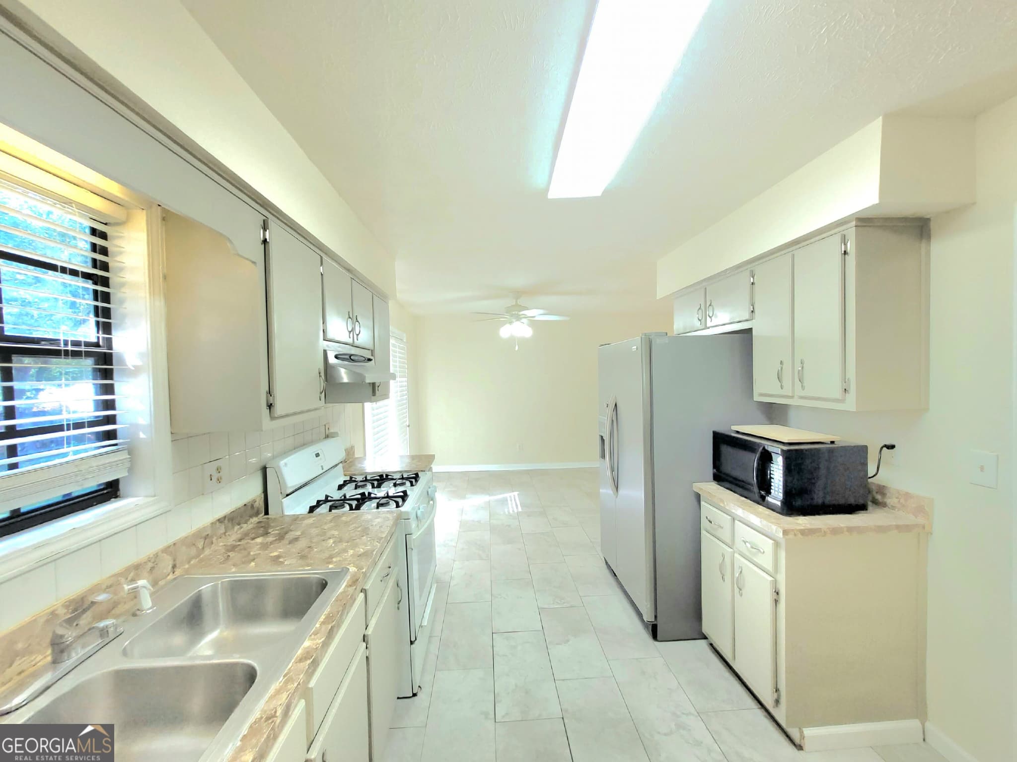 3 bedroom, 2 bathroom, 1,540 sq ft single family residence for rent at 2716 Aruba Drive, Powder Springs, GA 30127 for $2,000 a month — photo 10