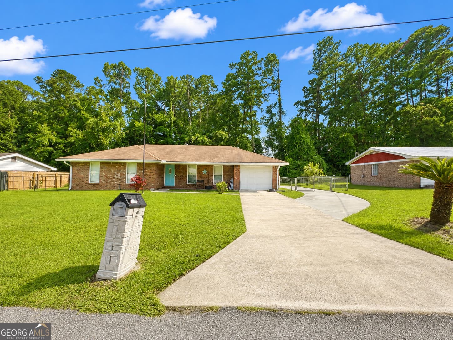 3 bedroom, 2 bathroom, 1,587 sq ft single family residence for sale at 304 Floyd Street, Hinesville, GA 31313 — photo 2
