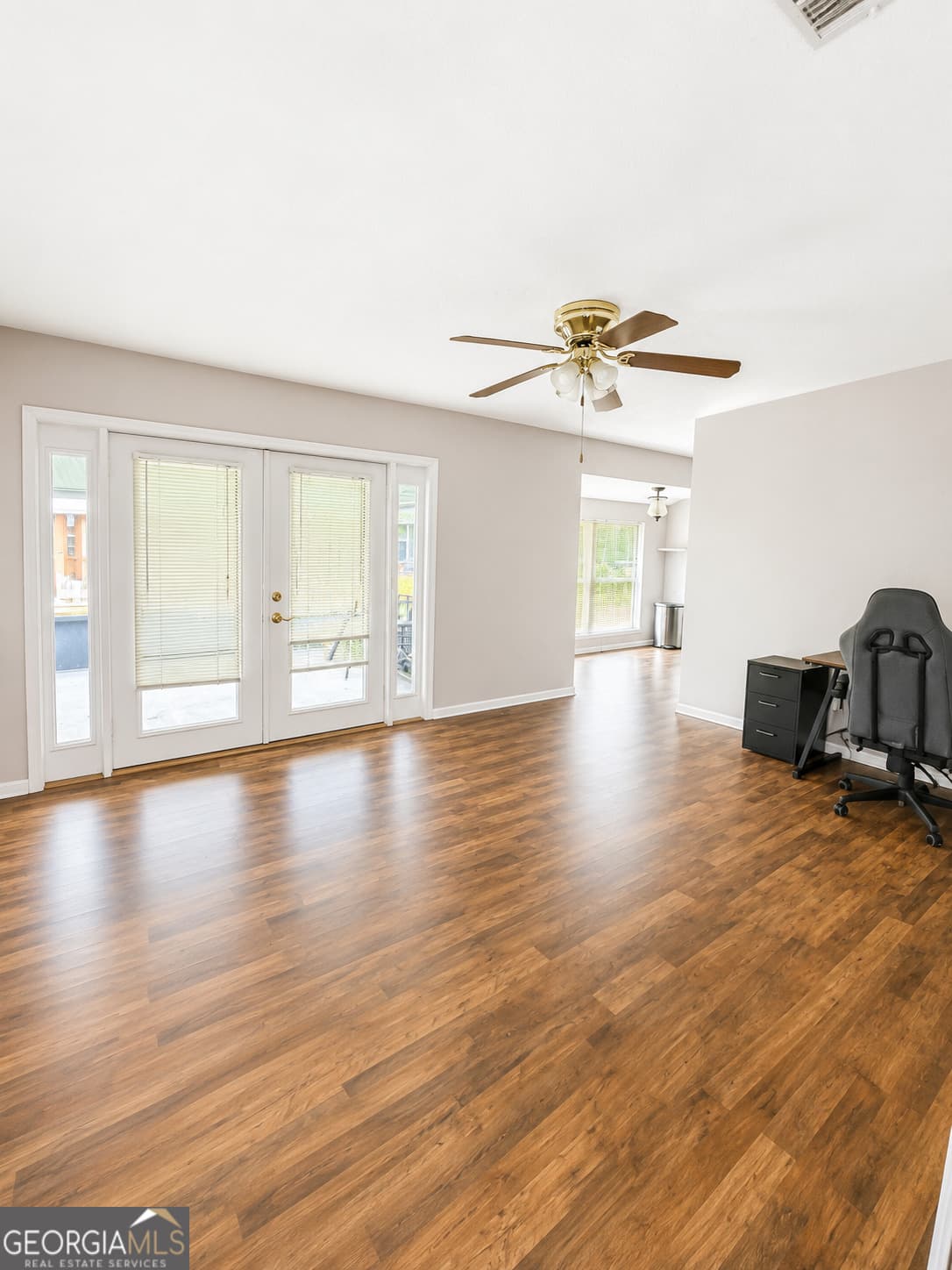 3 bedroom, 2 bathroom, 1,587 sq ft single family residence for sale at 304 Floyd Street, Hinesville, GA 31313 — photo 4