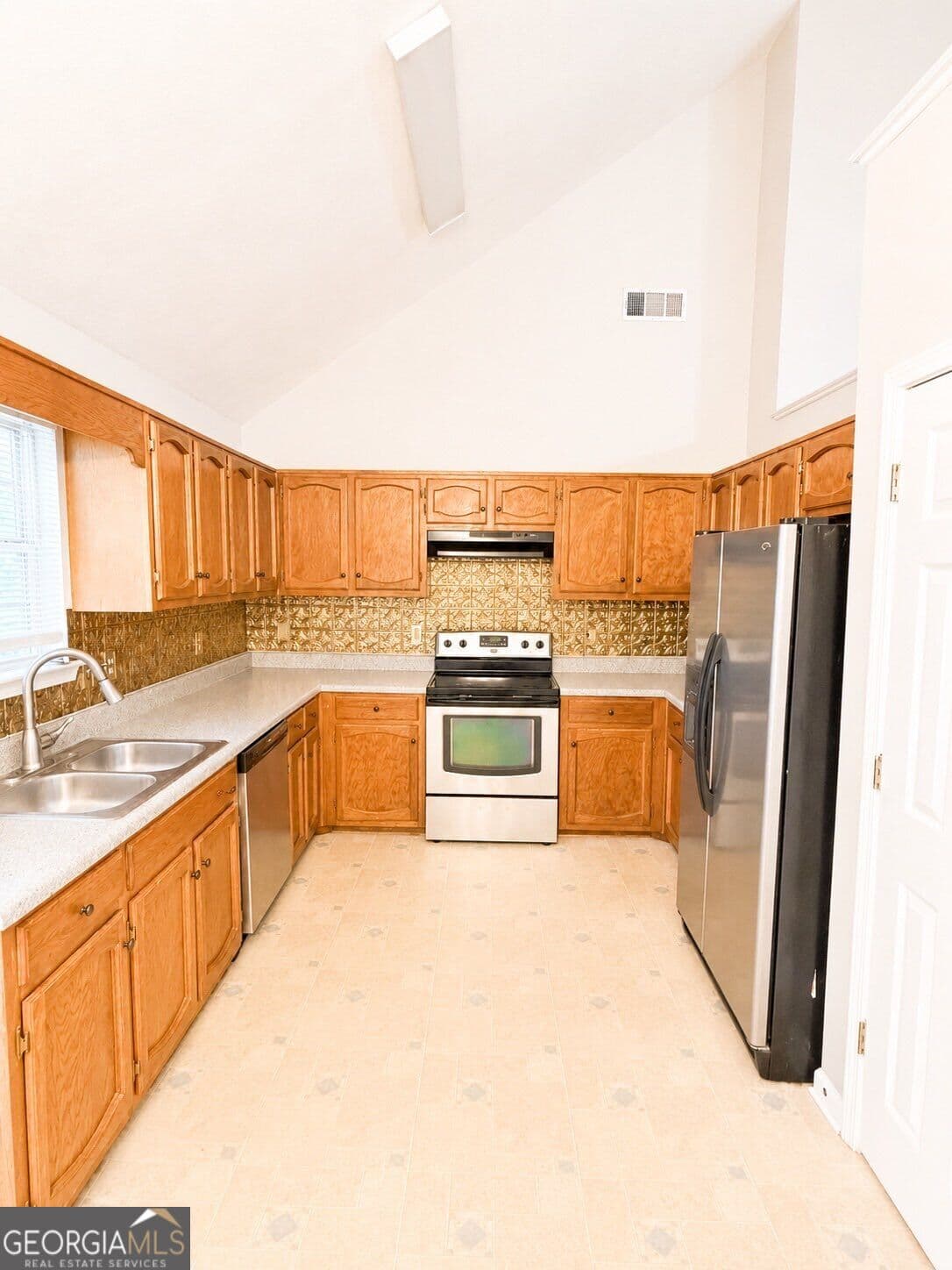 4 bedroom, 3 bathroom, 1,396 sq ft single family residence for rent at 514 Shaggy Hickory Trail, Palmetto, GA 30268 for $1,650 a month — photo 7