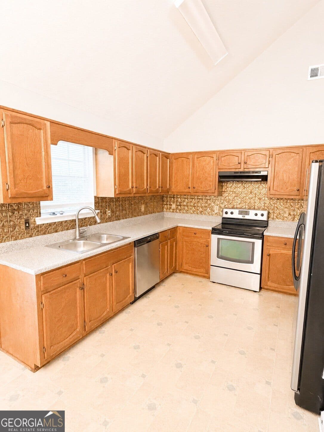 4 bedroom, 3 bathroom, 1,396 sq ft single family residence for rent at 514 Shaggy Hickory Trail, Palmetto, GA 30268 for $1,650 a month — photo 8