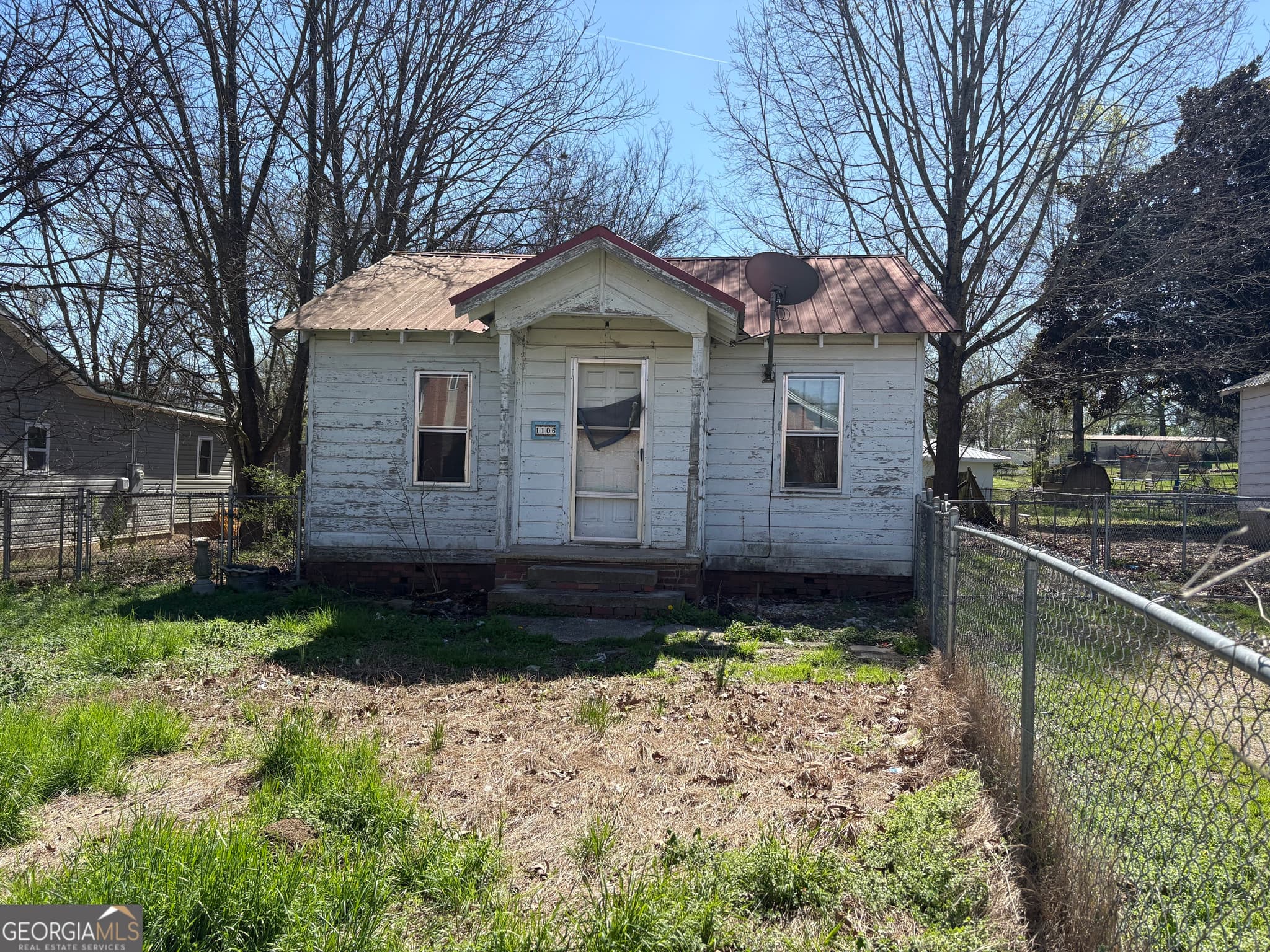 1 bedroom, 1 bathroom, 594 sq ft single family residence sold at 1106 Glentana Road, Rossville, GA 30741