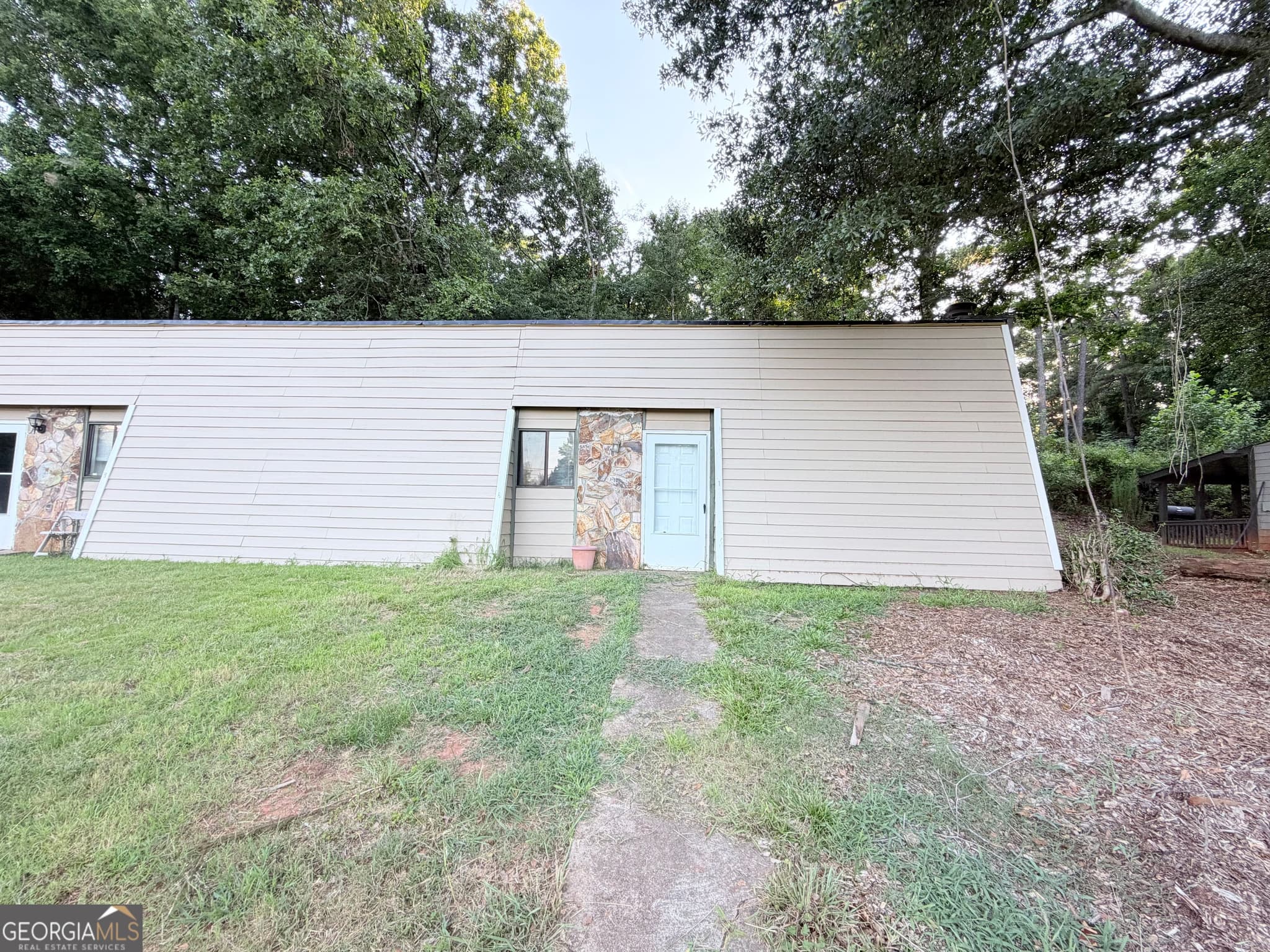 2 bedroom, 1 bathroom, 1,200 sq ft townhouse for rent at 460 Rustwood Drive, Athens, GA 30606 for $1,000 a month — photo 1 of 1