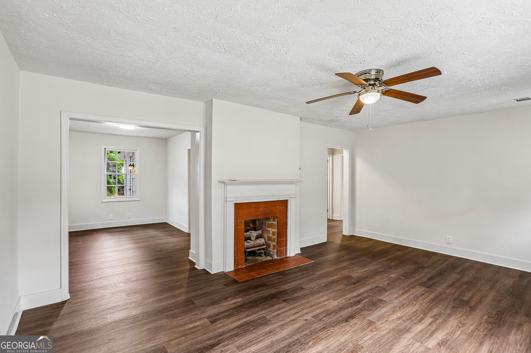 2 bedroom, 1 bathroom, 1,252 sq ft single family residence for sale at 1330 Lynford Drive, Atlanta, GA 30310 — photo 6
